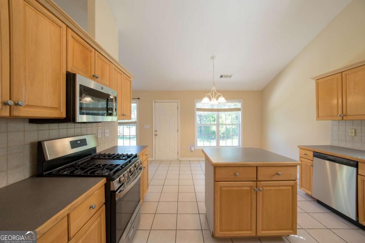 540 Groveland Parkway Property Photo 11