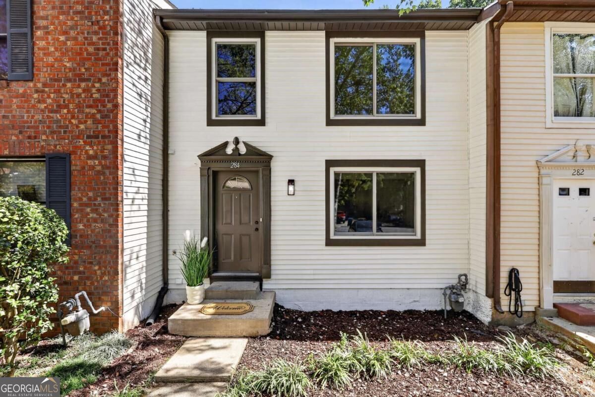 284 Roswell Commons Circle Property Photo 1