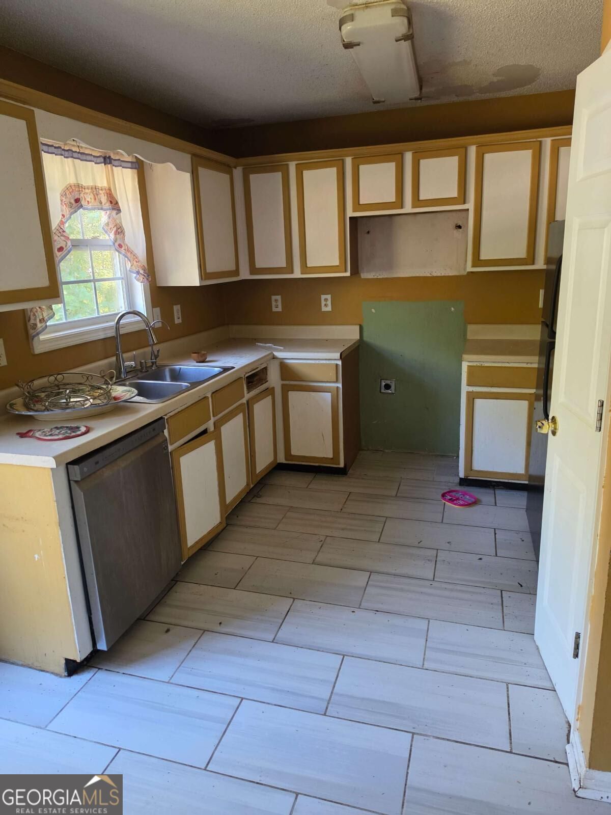 244 Greentree Trail Property Photo 5