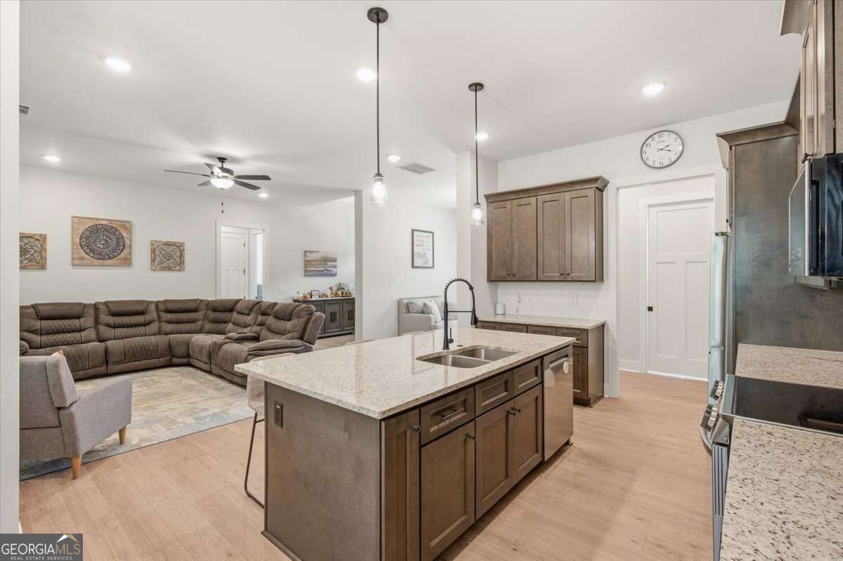 2 Everwood Court Se Property Photo 11