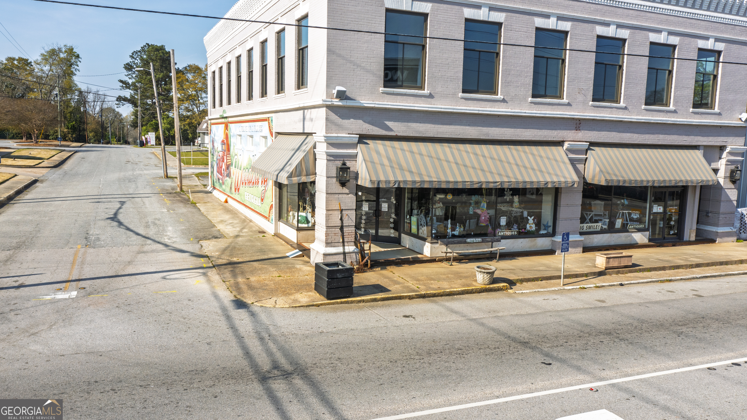 18109 Main Street Property Photo 2