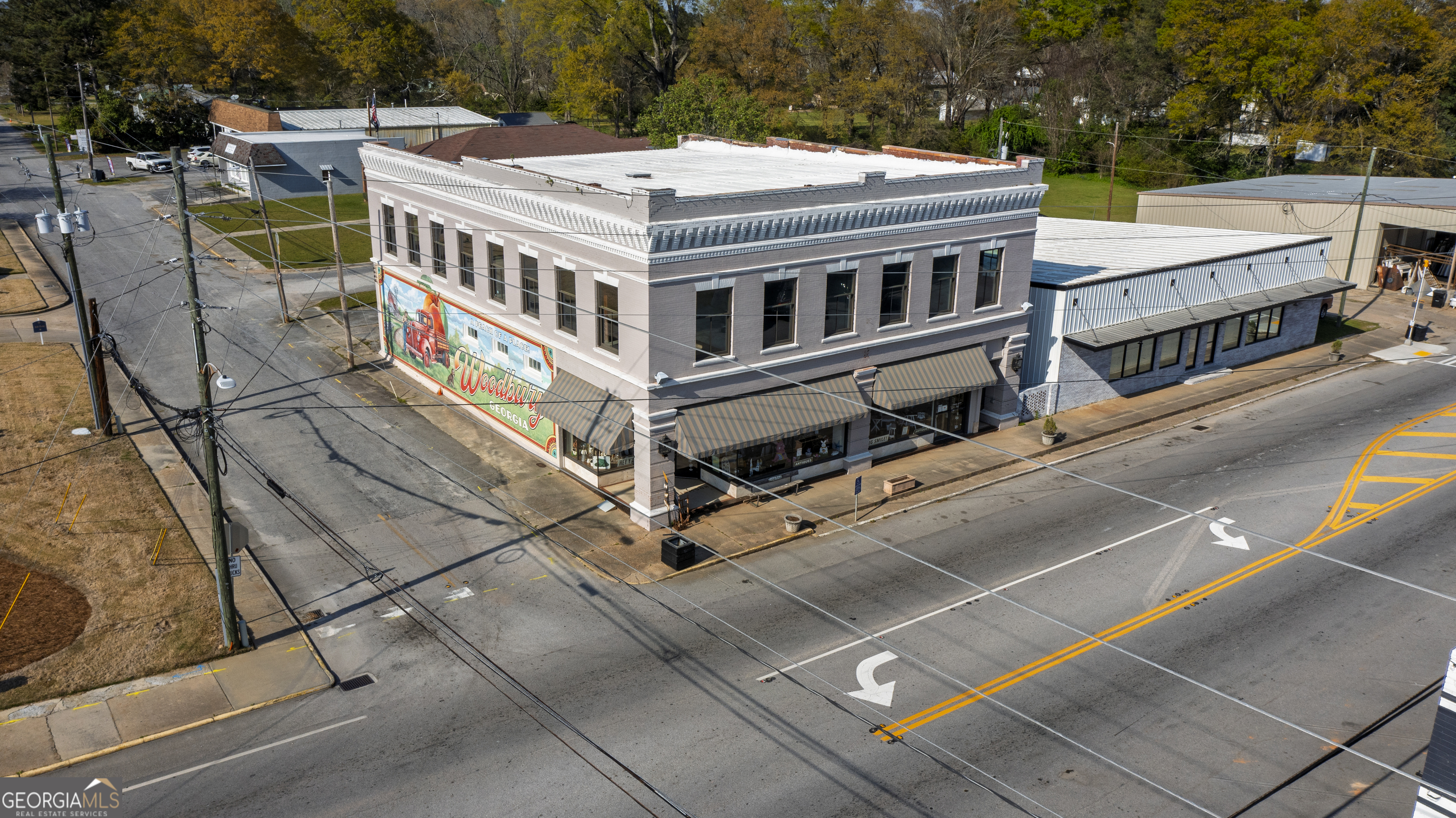 18109 Main Street Property Photo 3