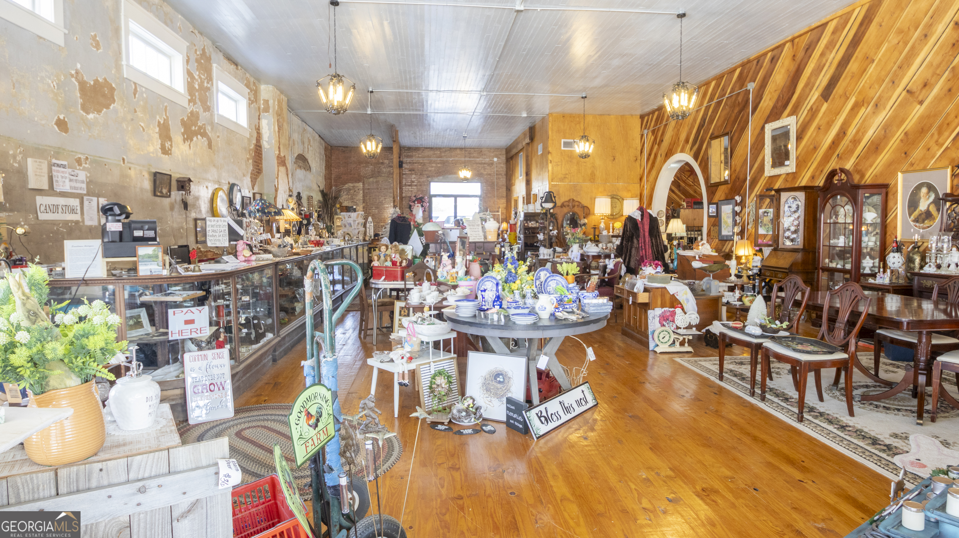 18109 Main Street Property Photo 4