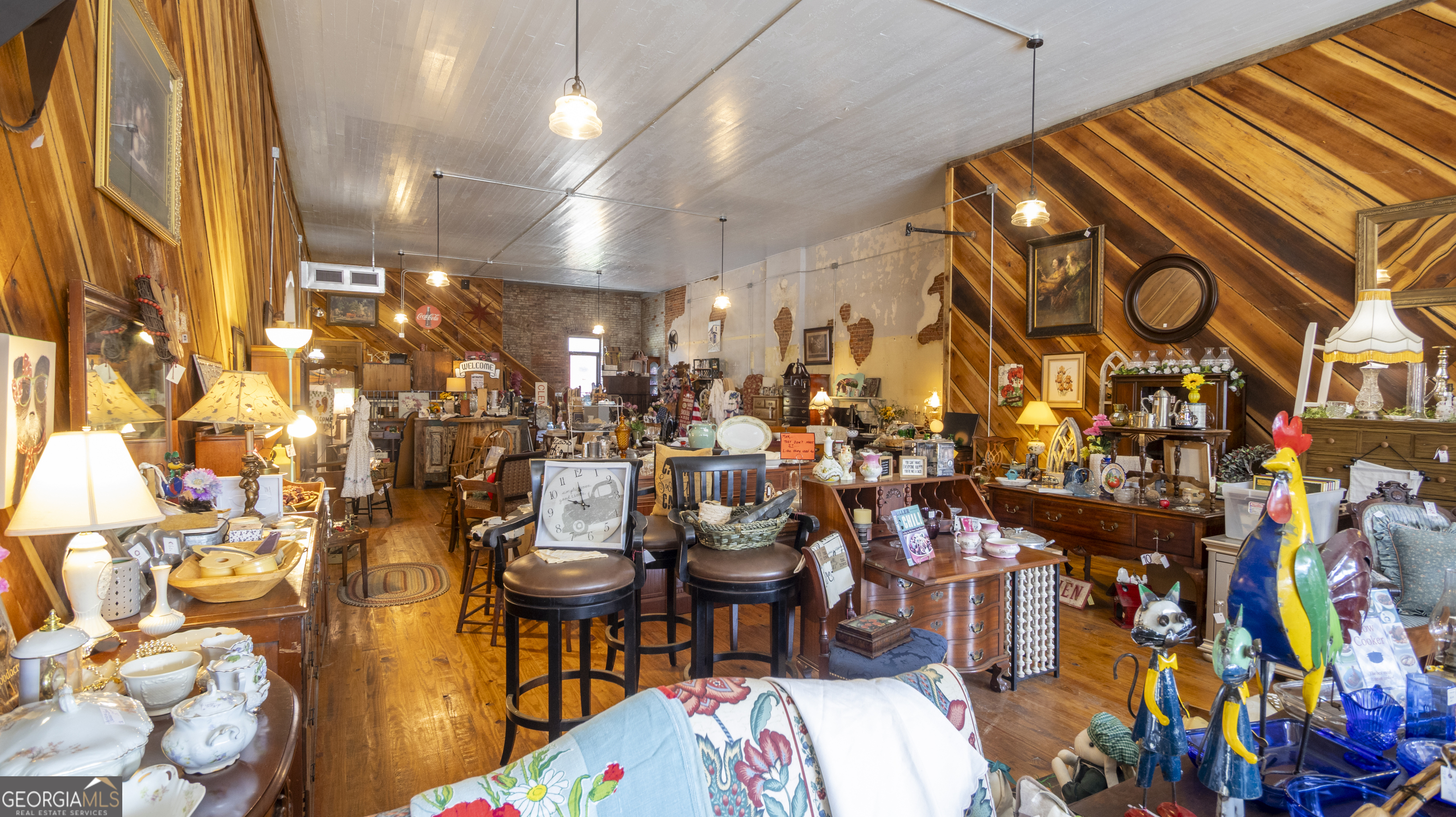 18109 Main Street Property Photo 8