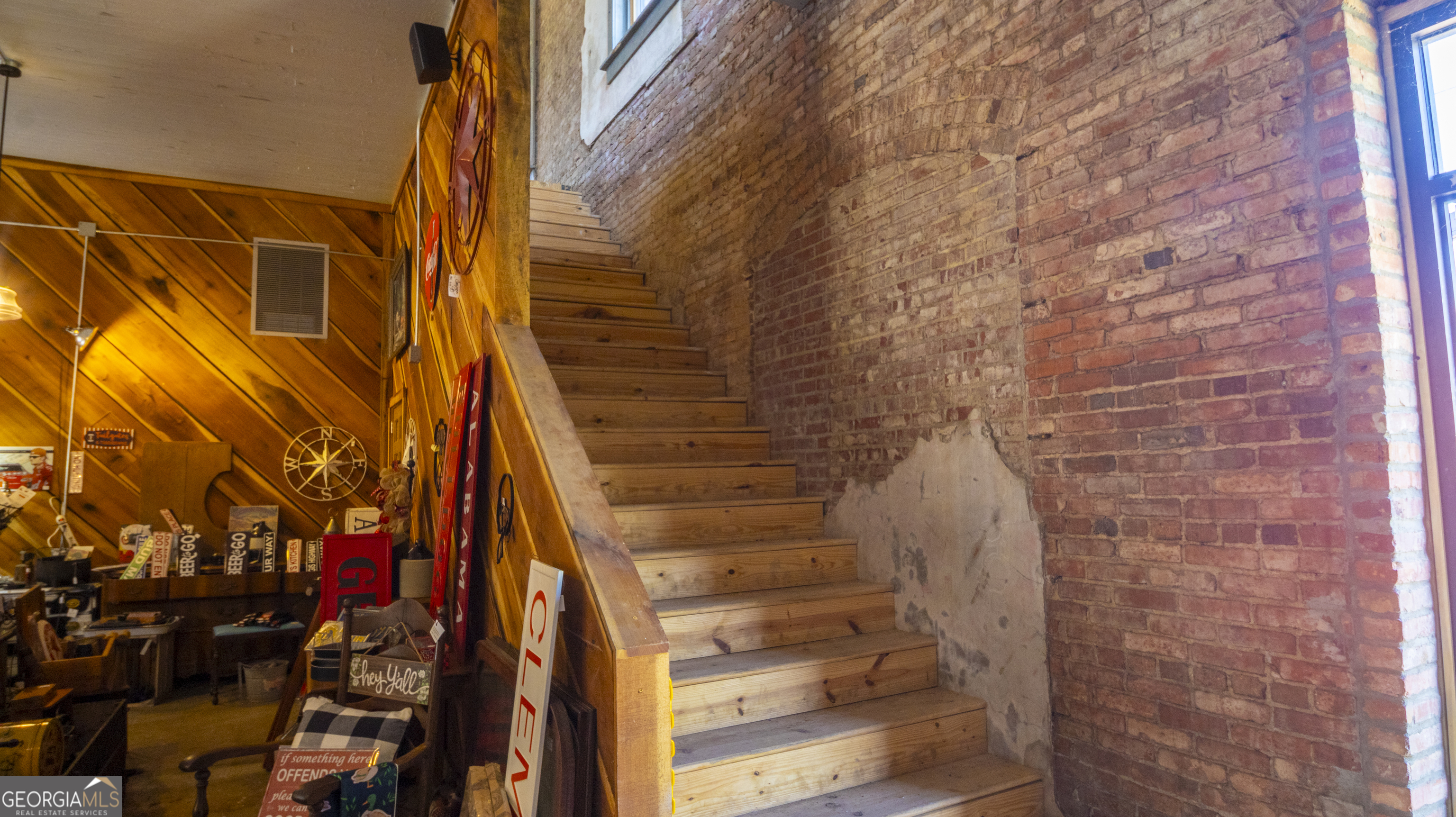 18109 Main Street Property Photo 15