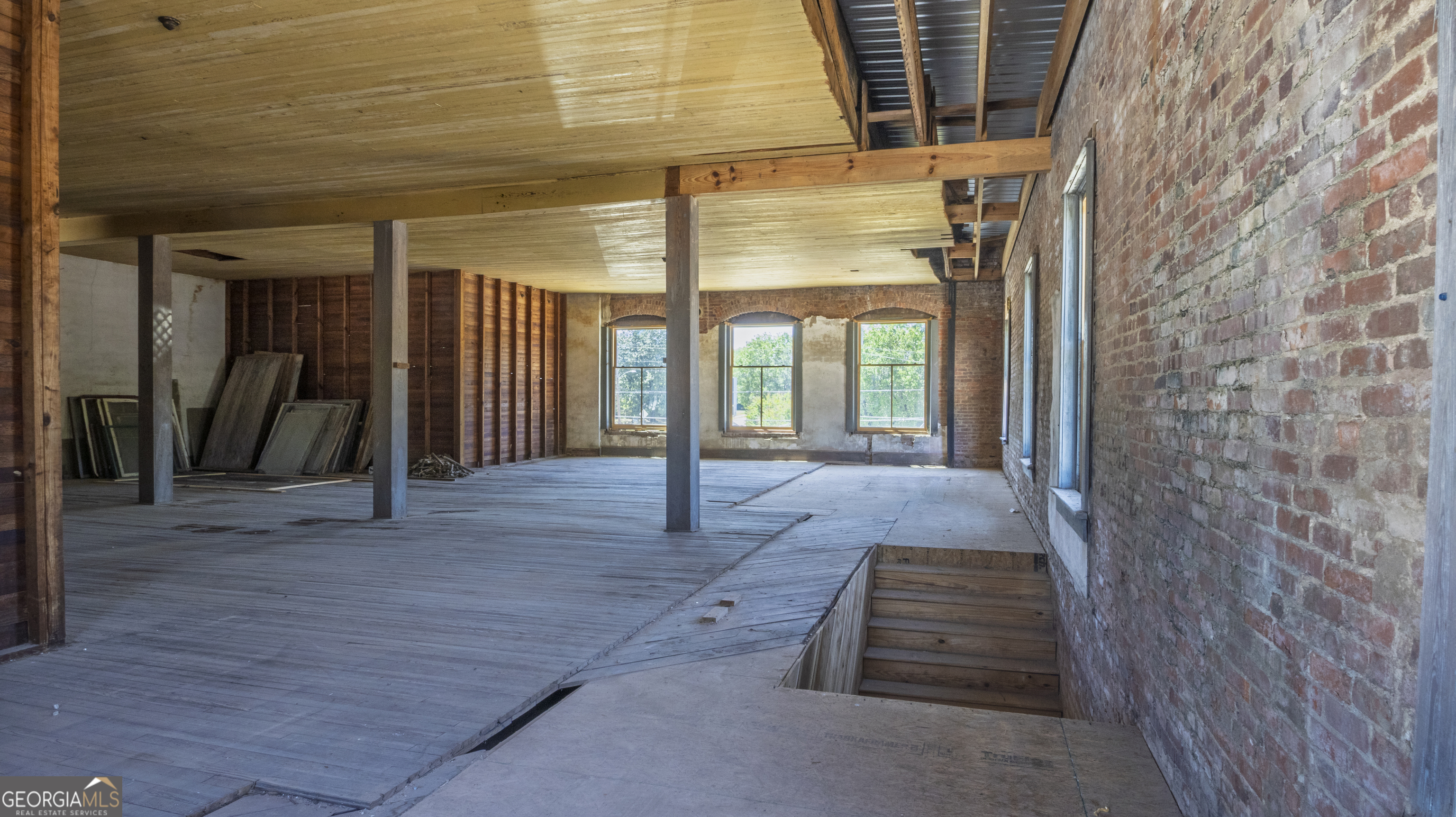 18109 Main Street Property Photo 18