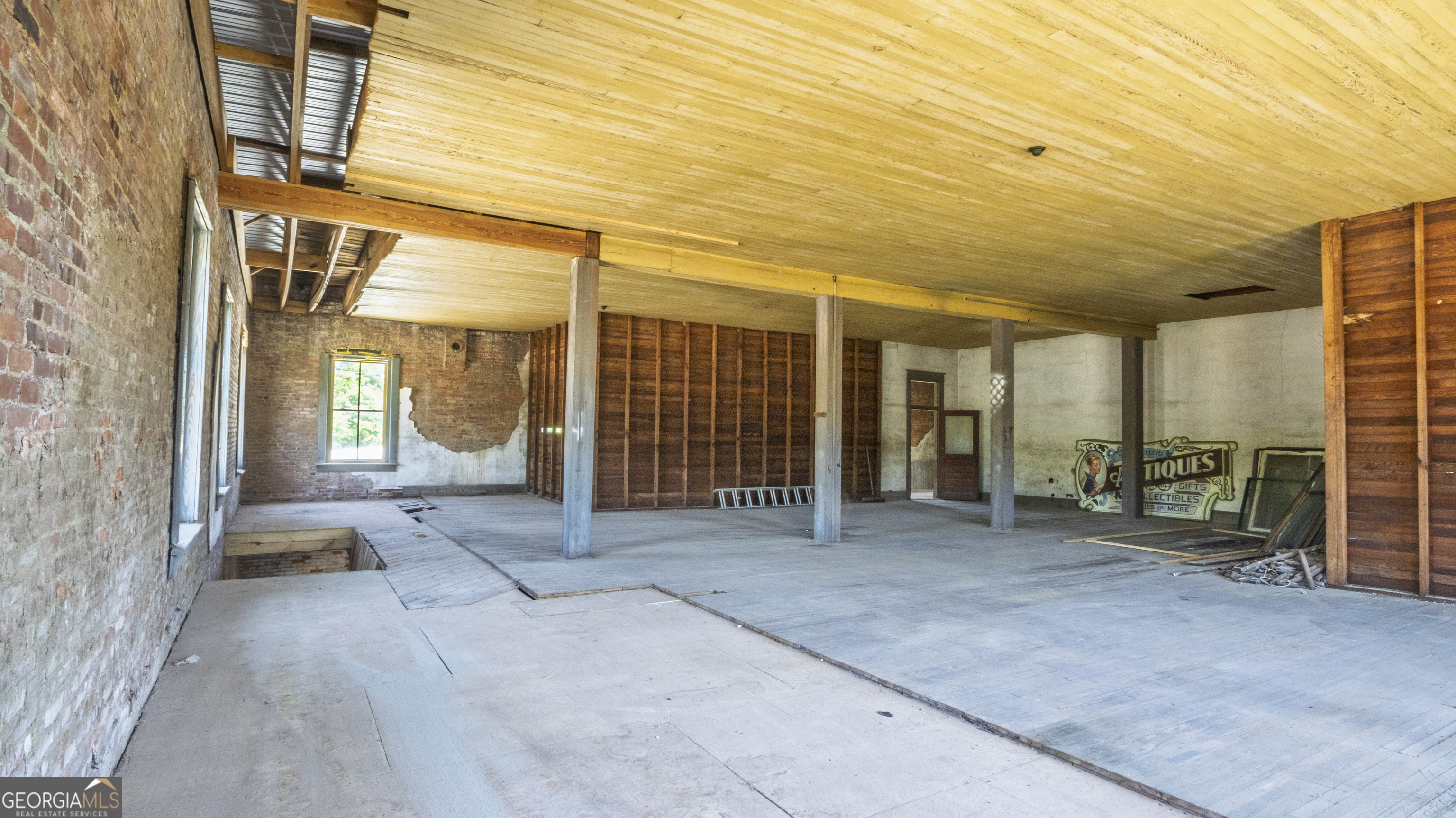 18109 Main Street Property Photo 19