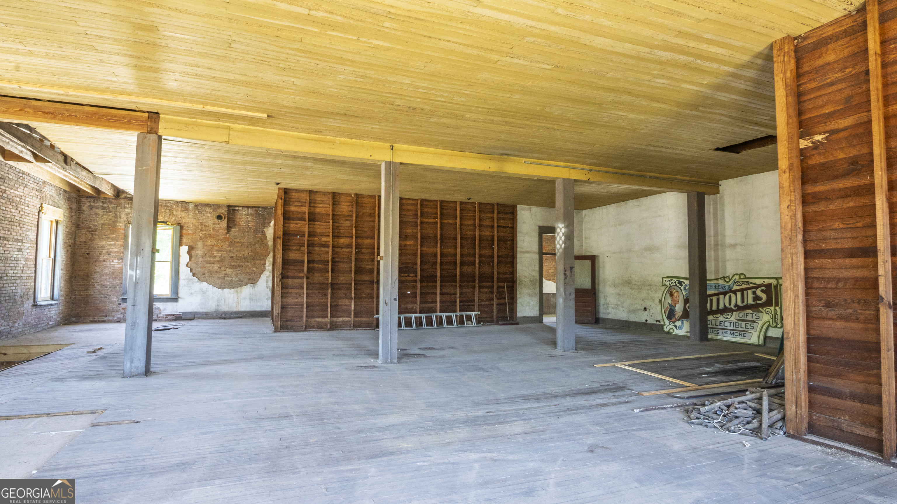 18109 Main Street Property Photo 21