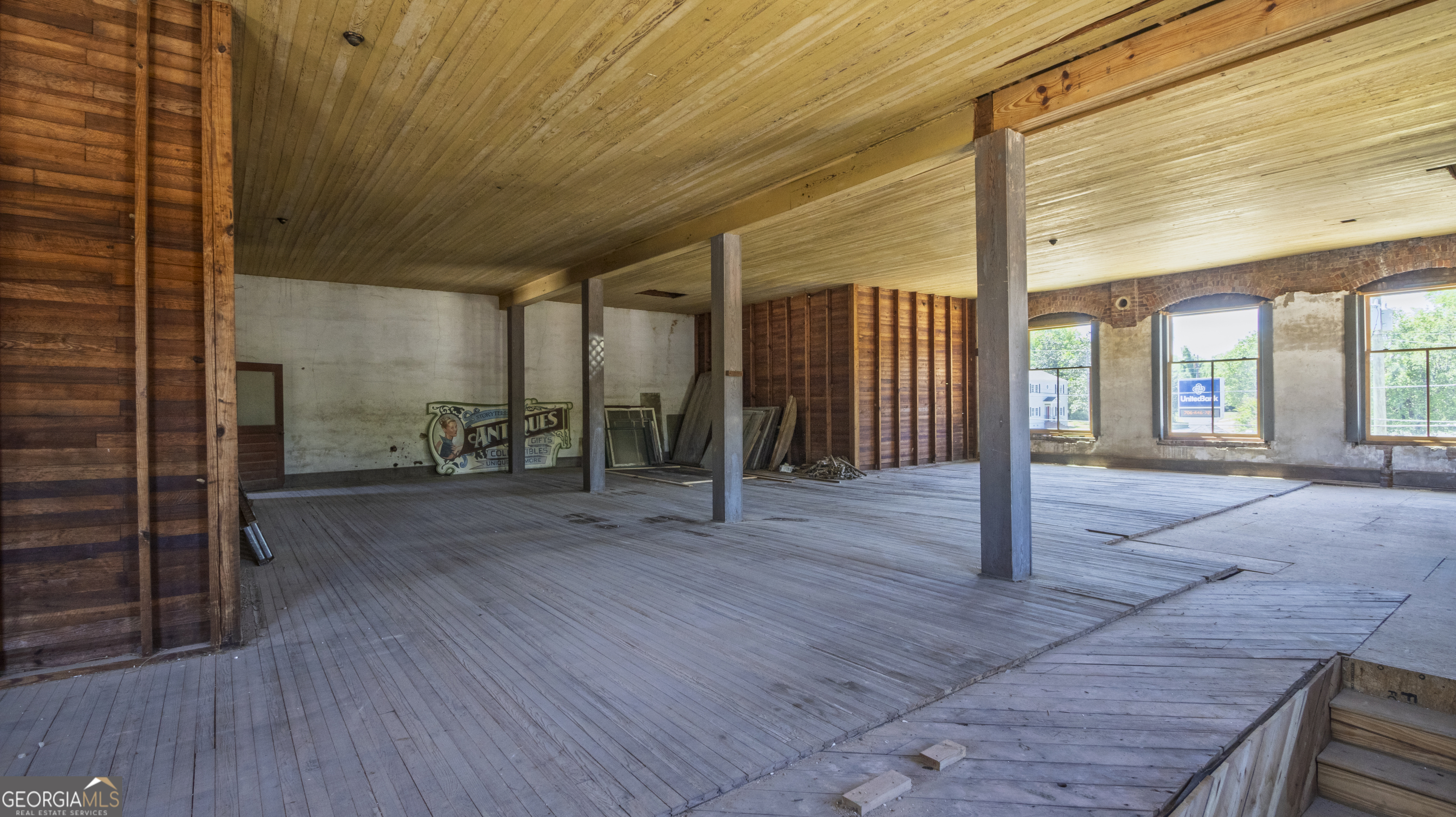 18109 Main Street Property Photo 22