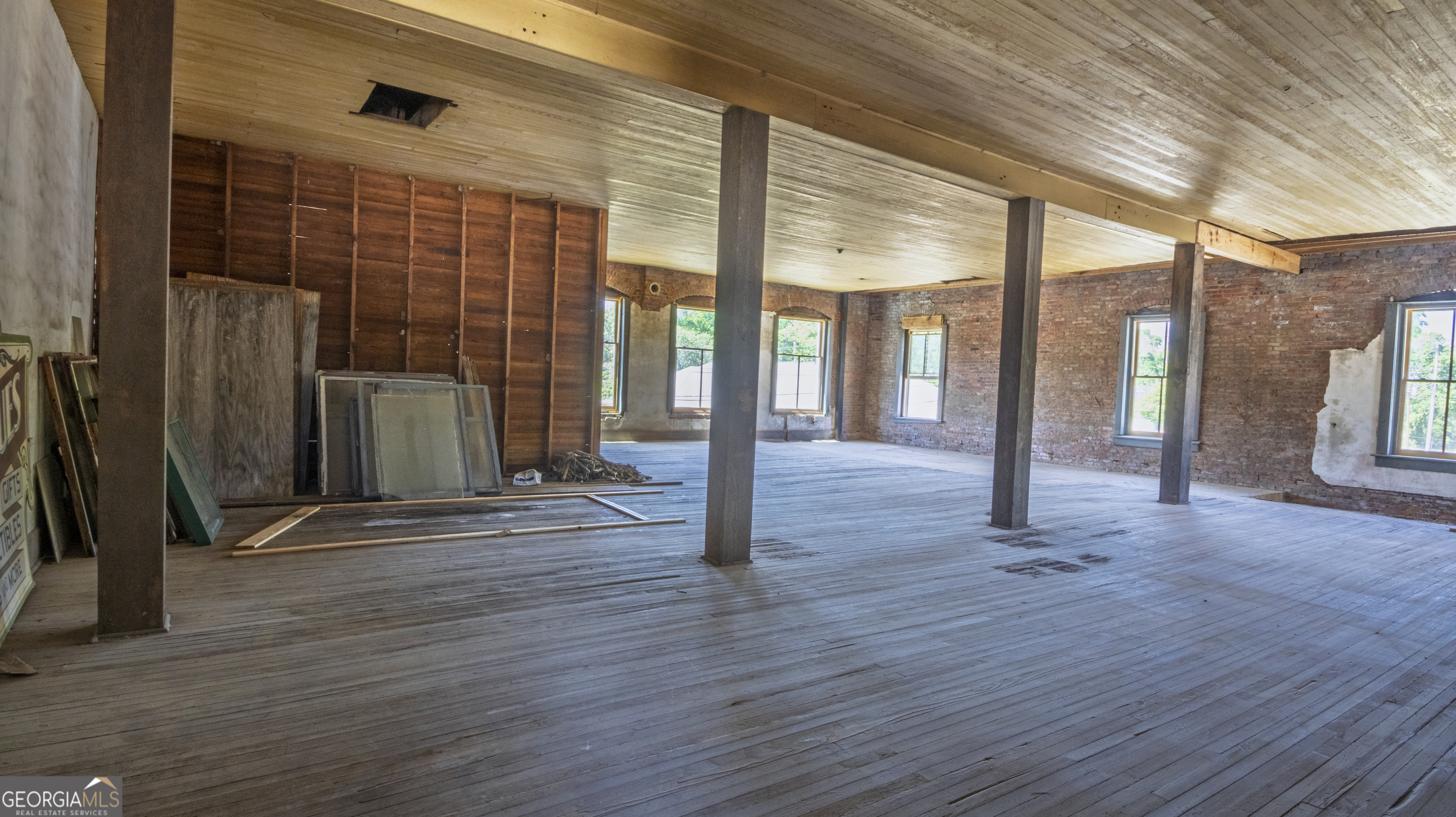 18109 Main Street Property Photo 23