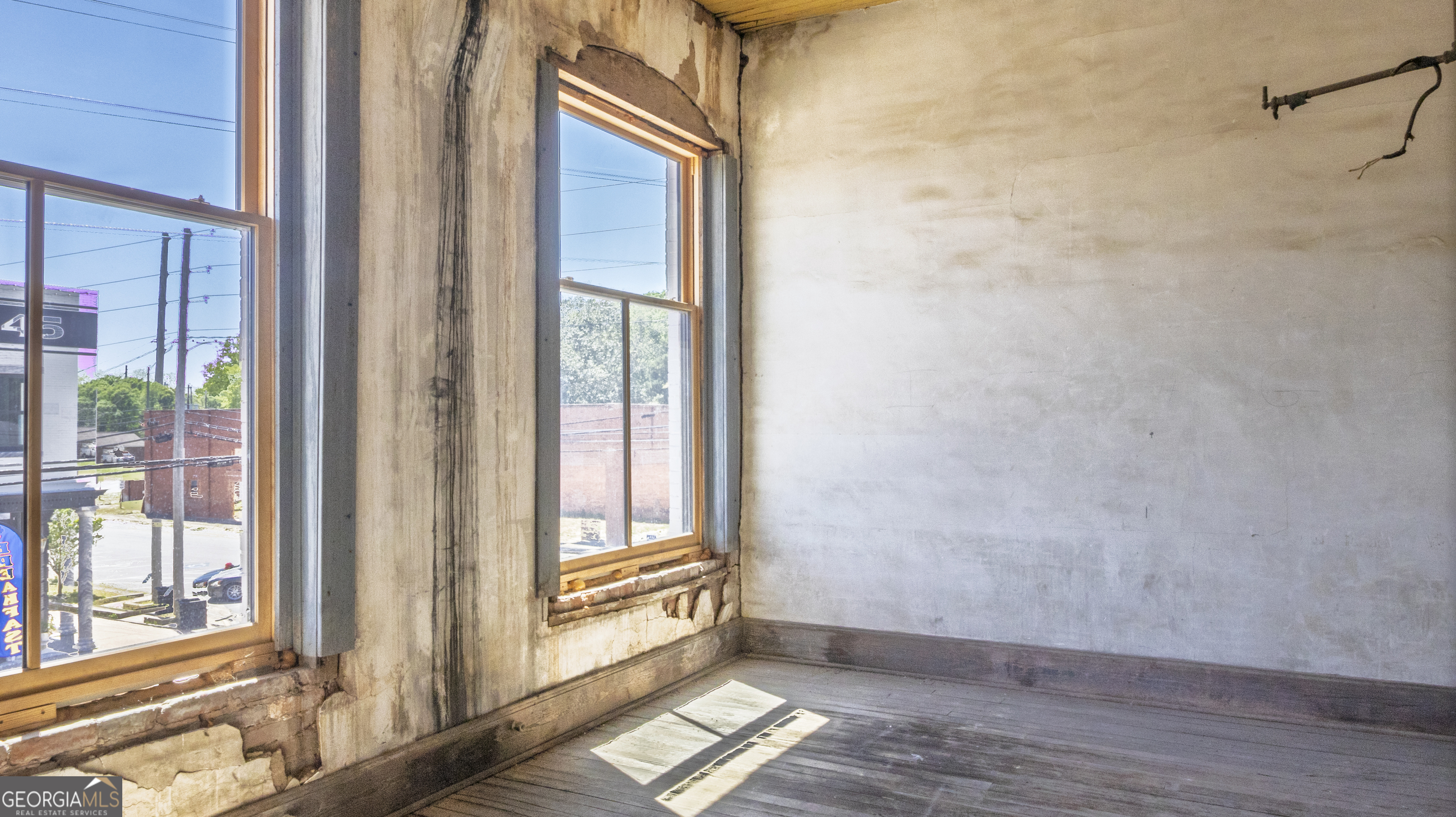 18109 Main Street Property Photo 29