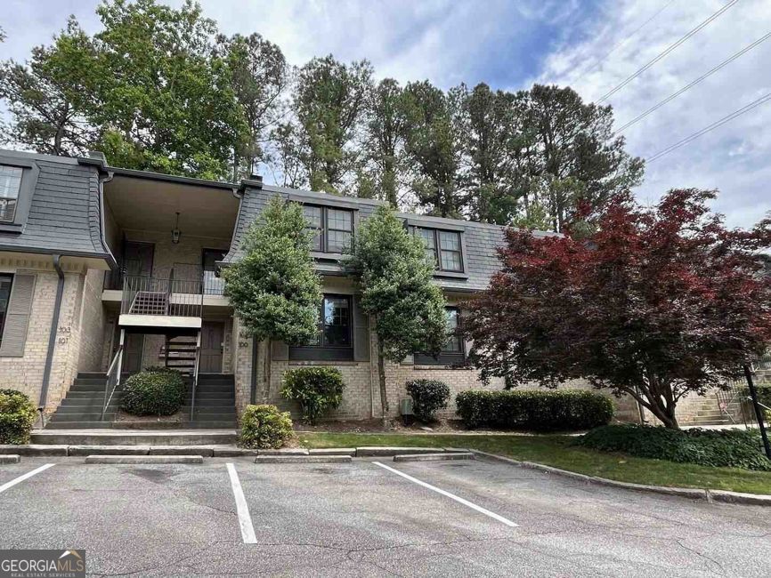 102 La Rue Place Nw Property Photo 1