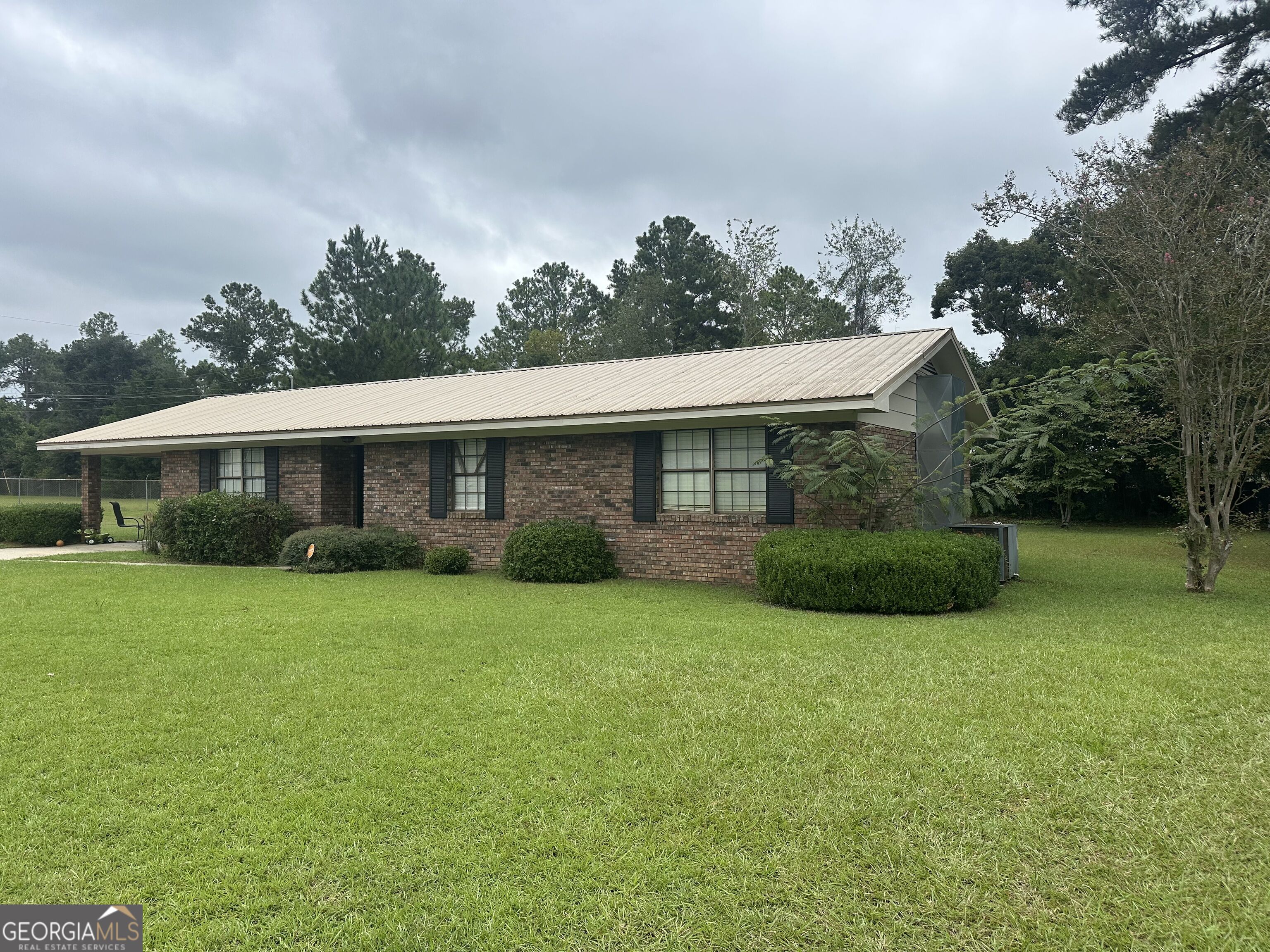 1137 Windsor Drive Property Photo 1
