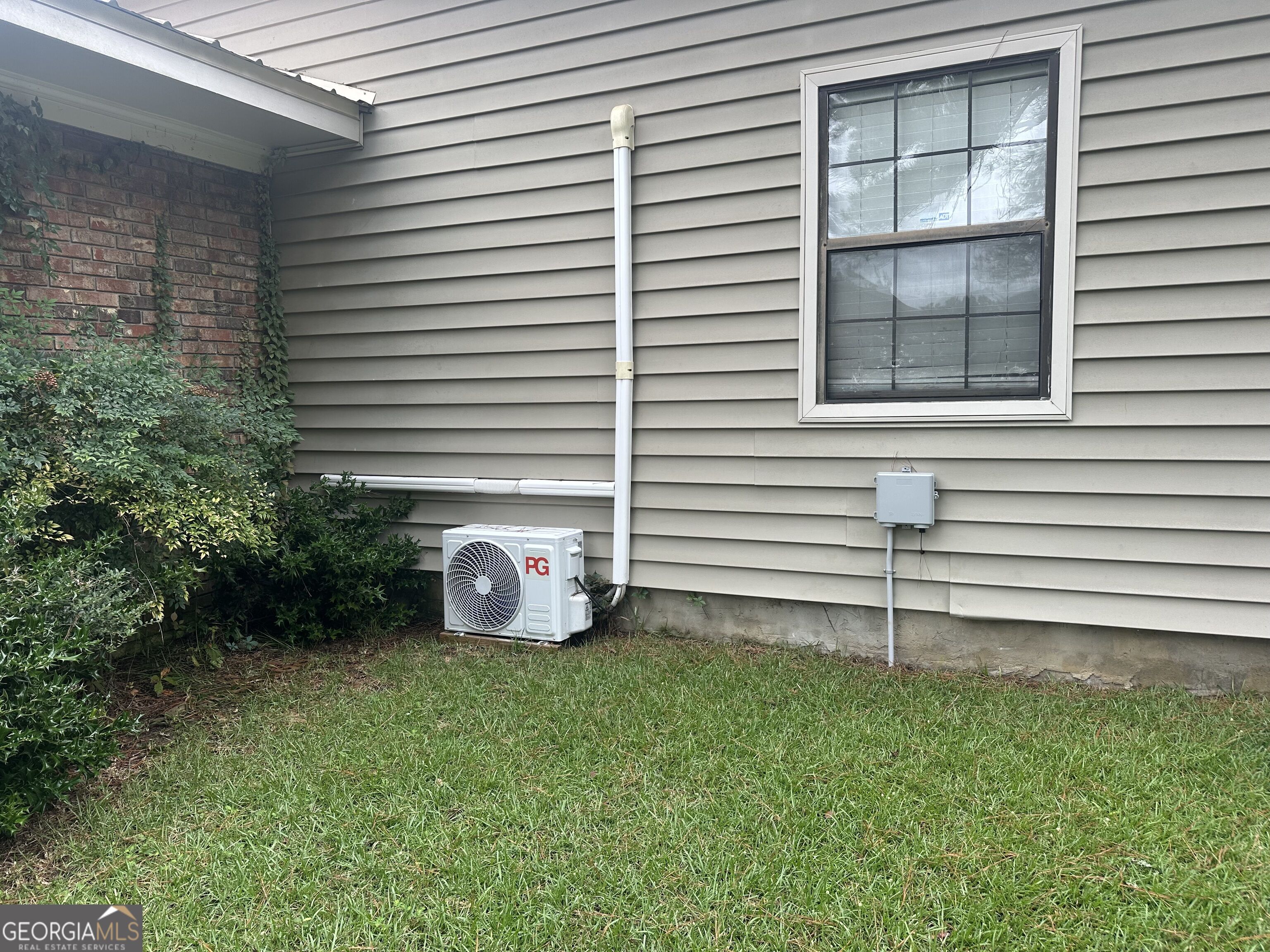 1137 Windsor Drive Property Photo 4
