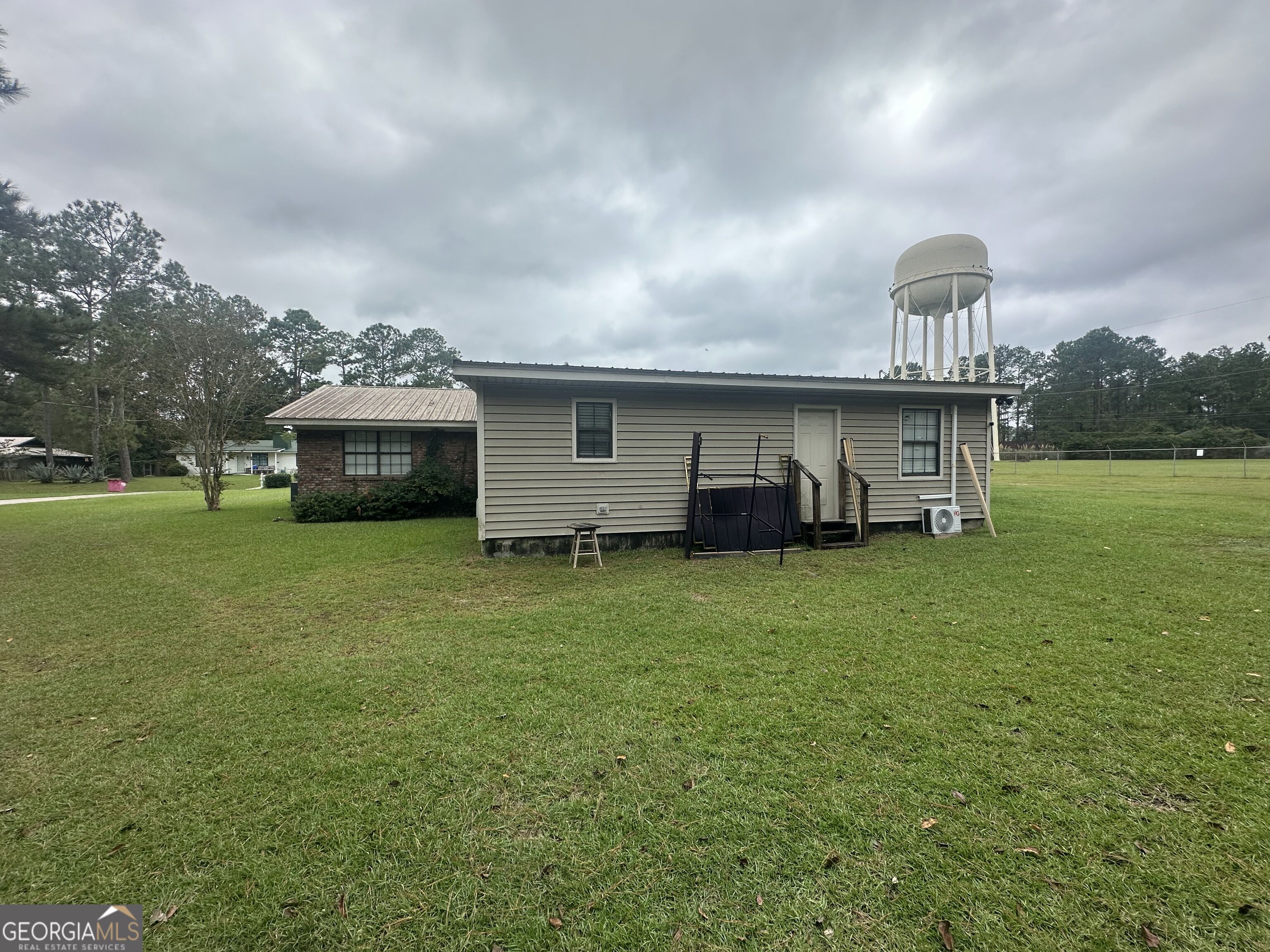 1137 Windsor Drive Property Photo 7