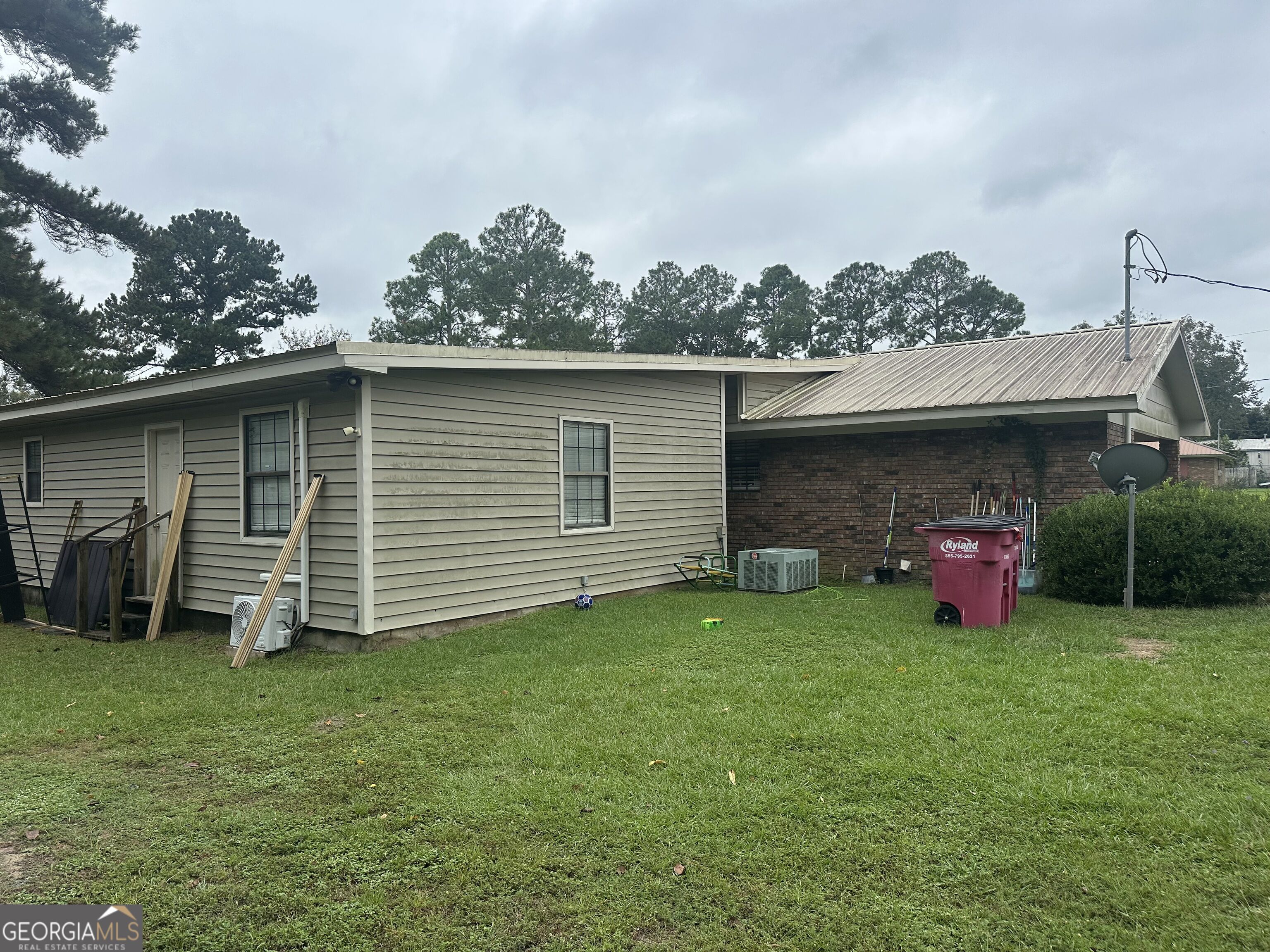 1137 Windsor Drive Property Photo 8
