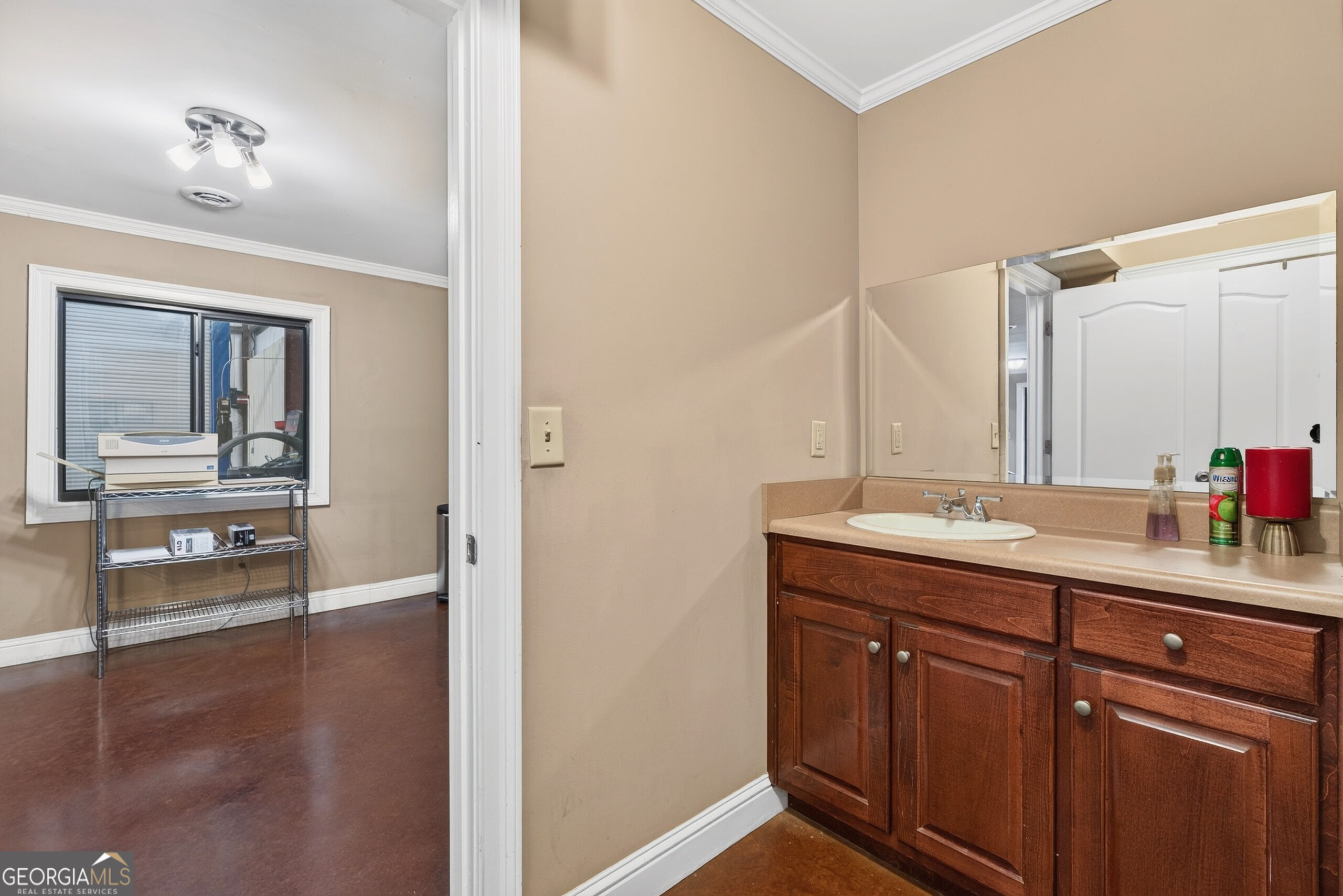 366 E Crusselle Street Property Photo 20