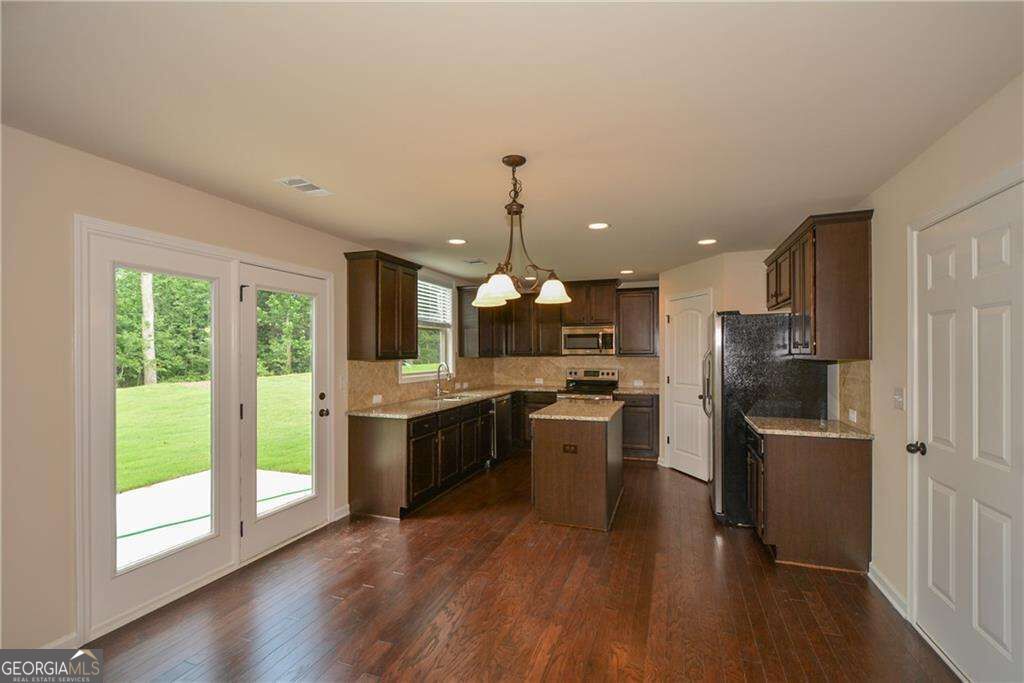2219 Bender Trail Property Photo 6