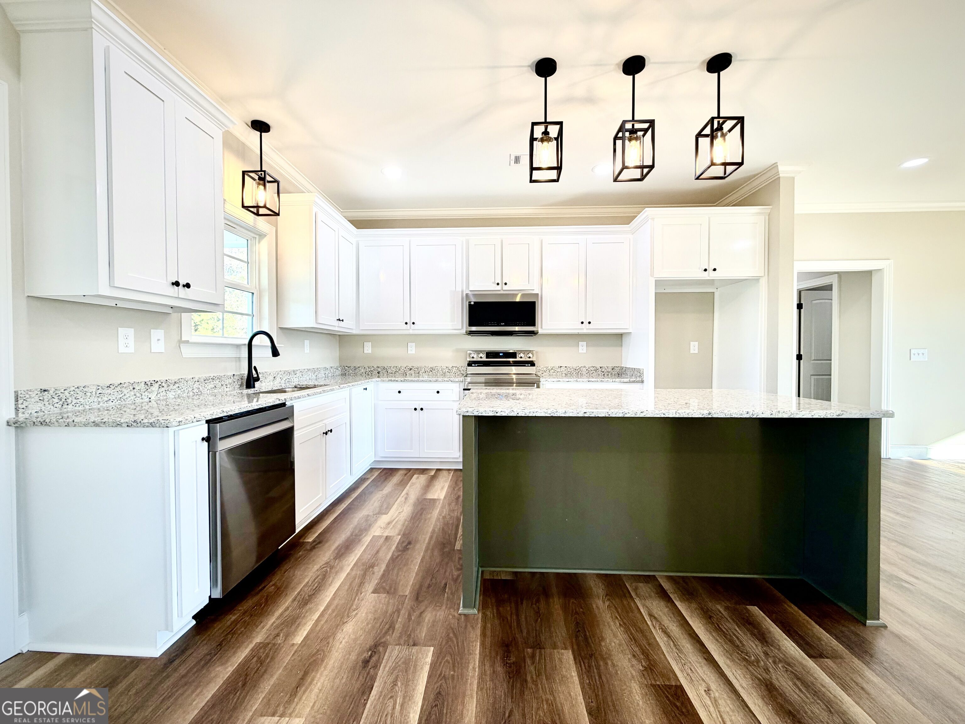 506 Clearwater Circle Property Photo 3