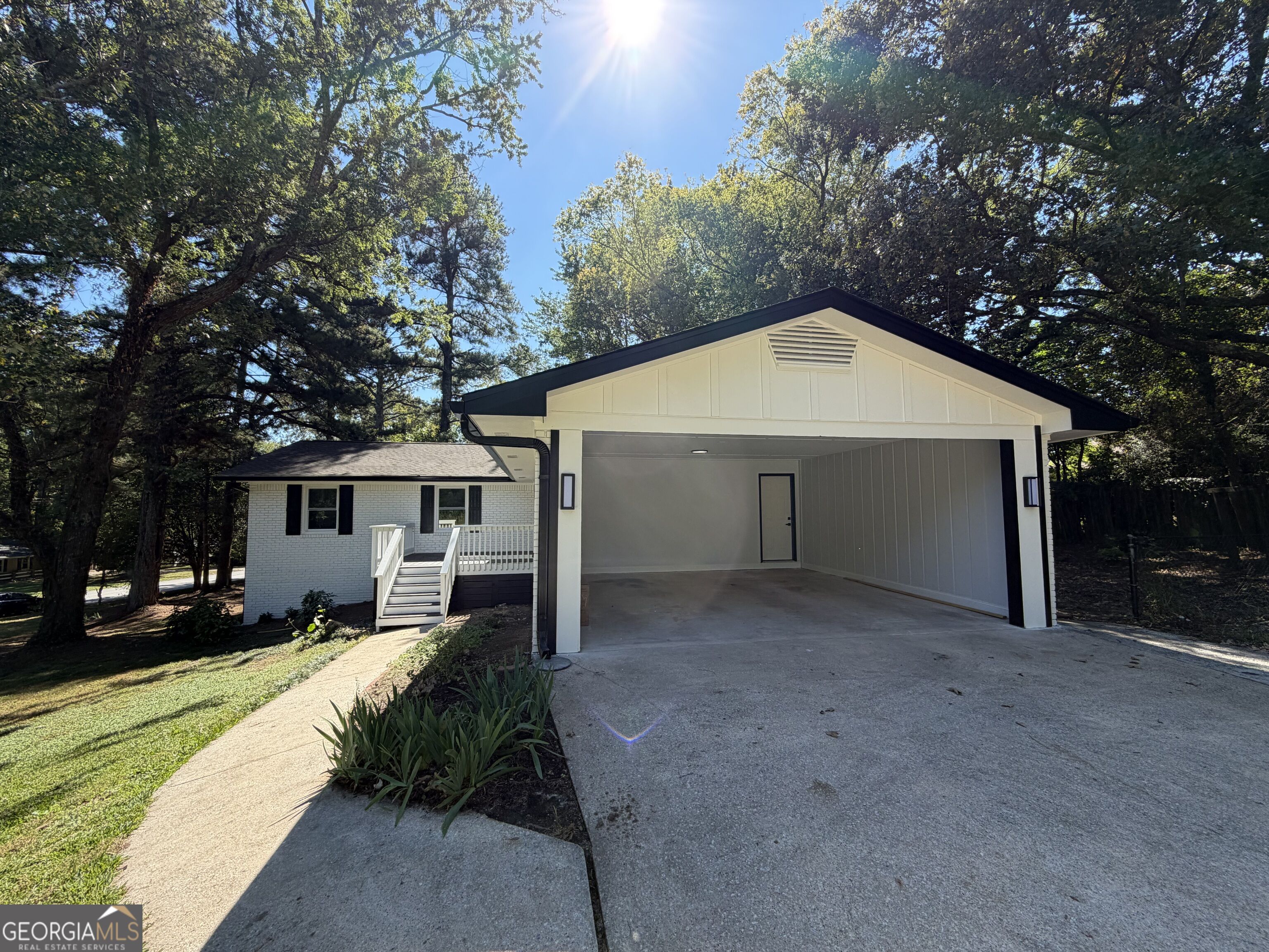 1617 W Kellogg Circle Property Photo 2