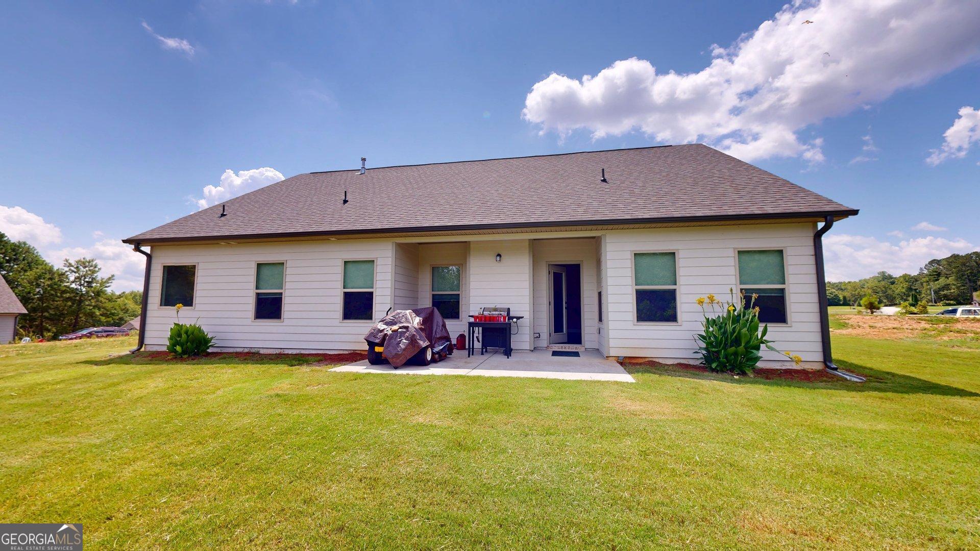 1215 Awenasa Drive Property Photo 3