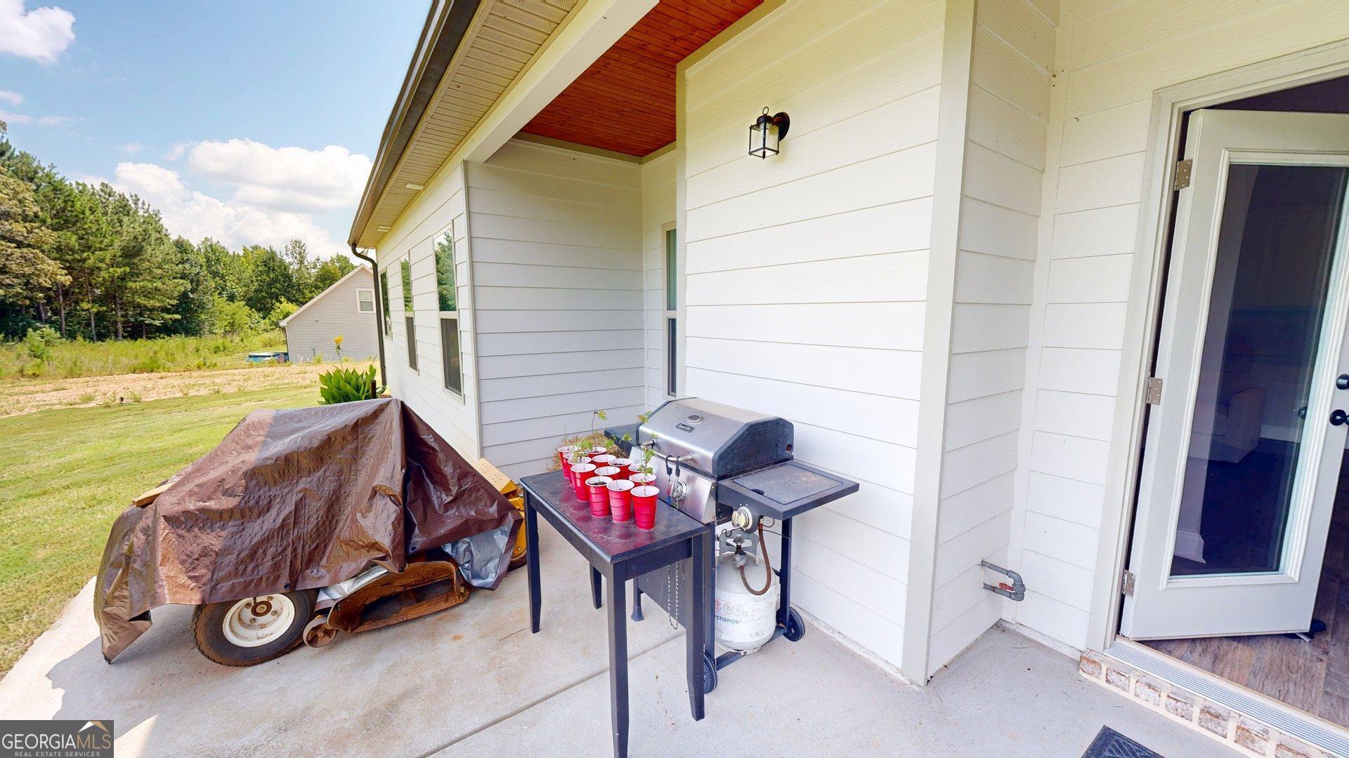 1215 Awenasa Drive Property Photo 7
