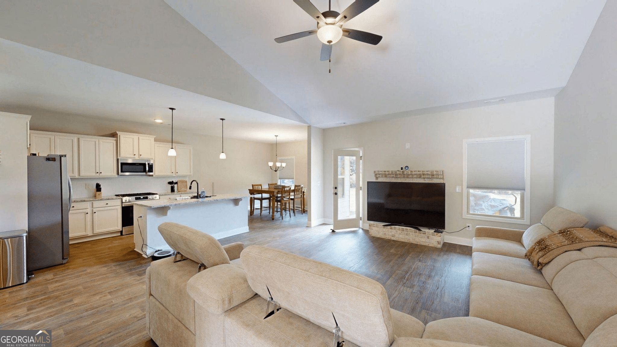1215 Awenasa Drive Property Photo 10