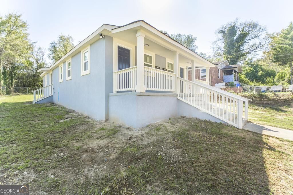 660 Lilly Avenue Property Photo 3