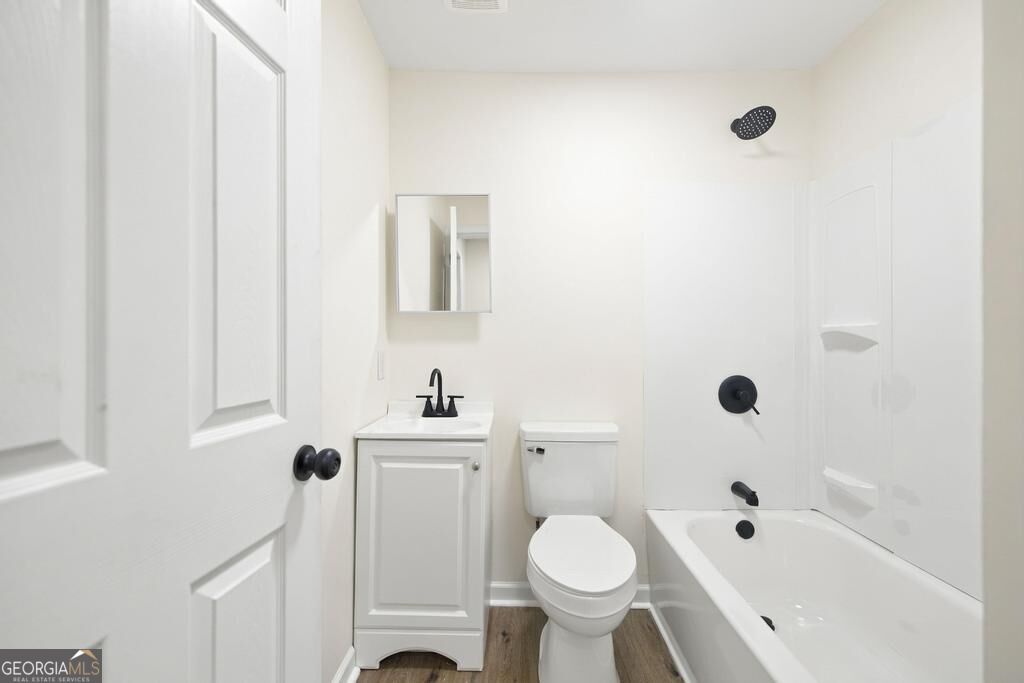 660 Lilly Avenue Property Photo 12