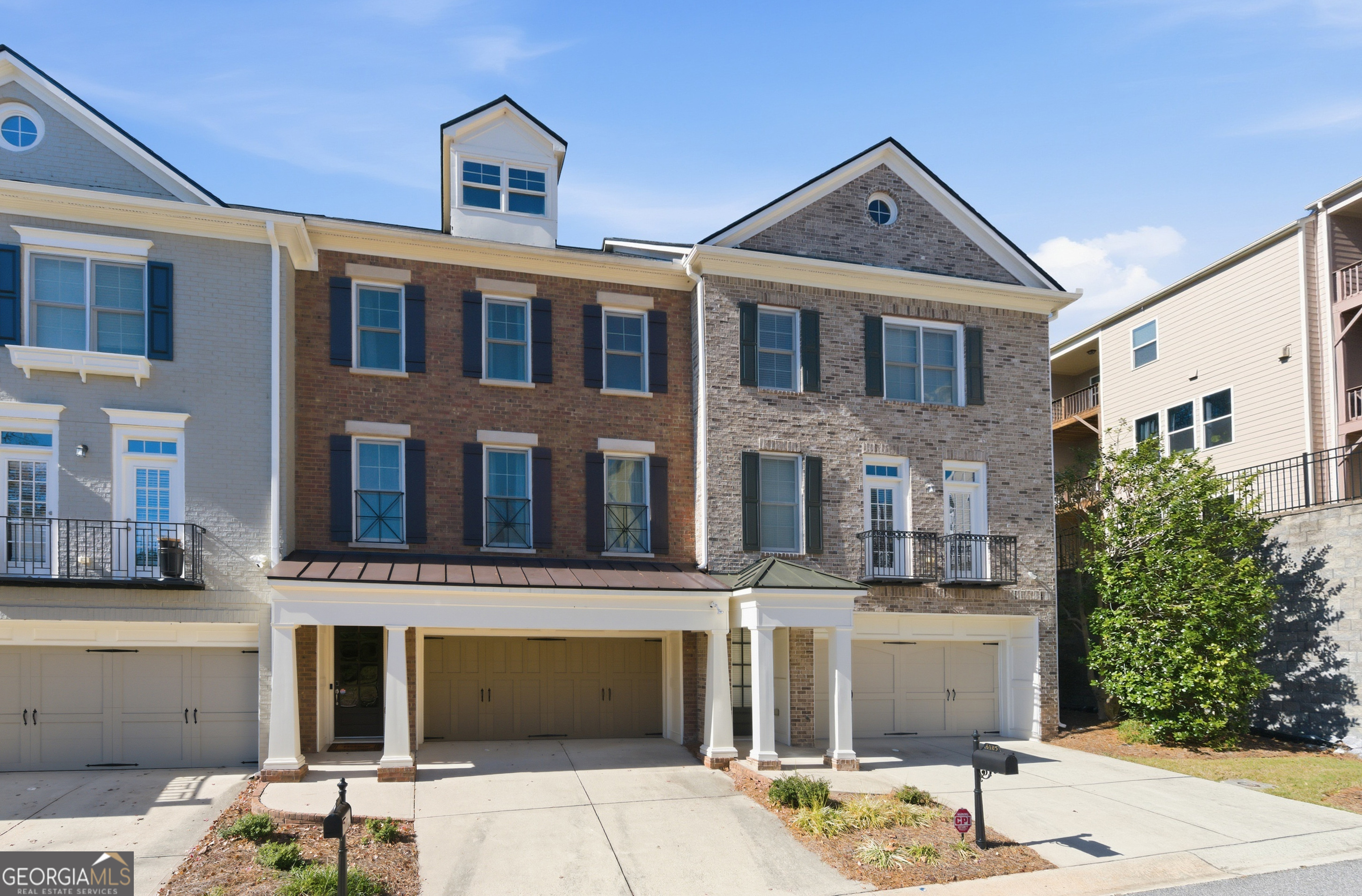 6187 Trumbul Oaks Court Property Photo 1