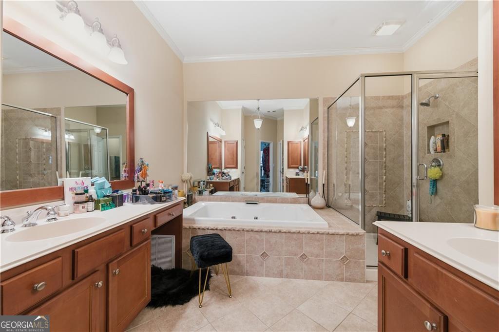 6187 Trumbul Oaks Court Property Photo 18
