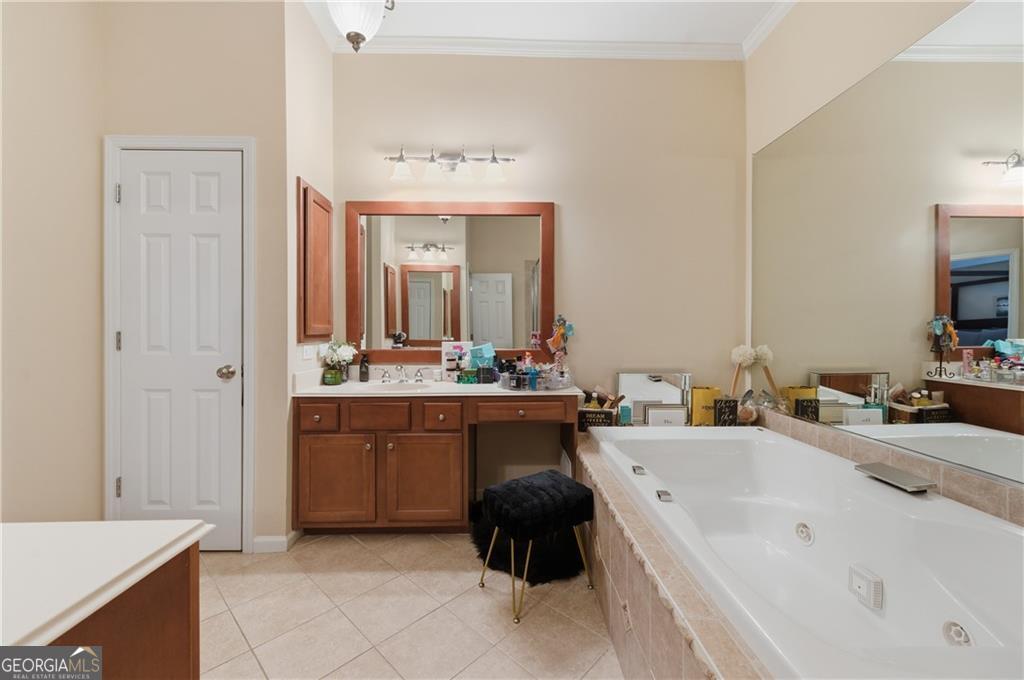 6187 Trumbul Oaks Court Property Photo 19