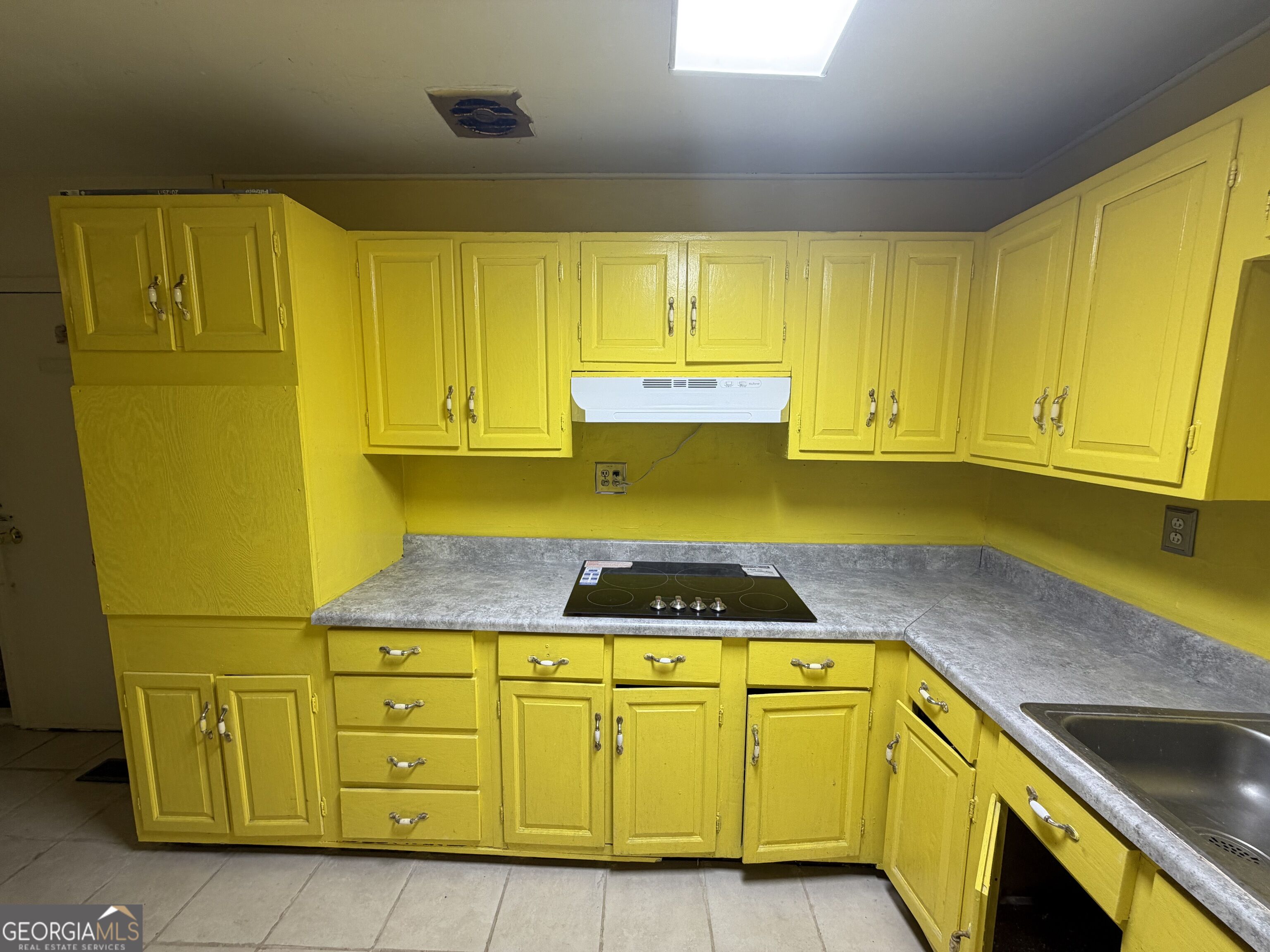 4429 Glade Road Property Photo 8