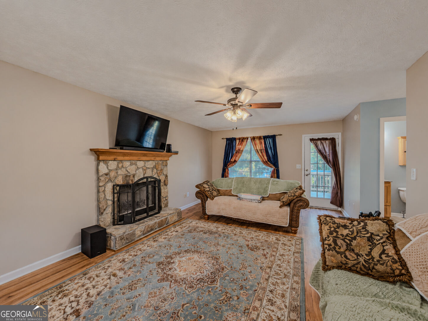 3172 Rockview Drive Property Photo 2