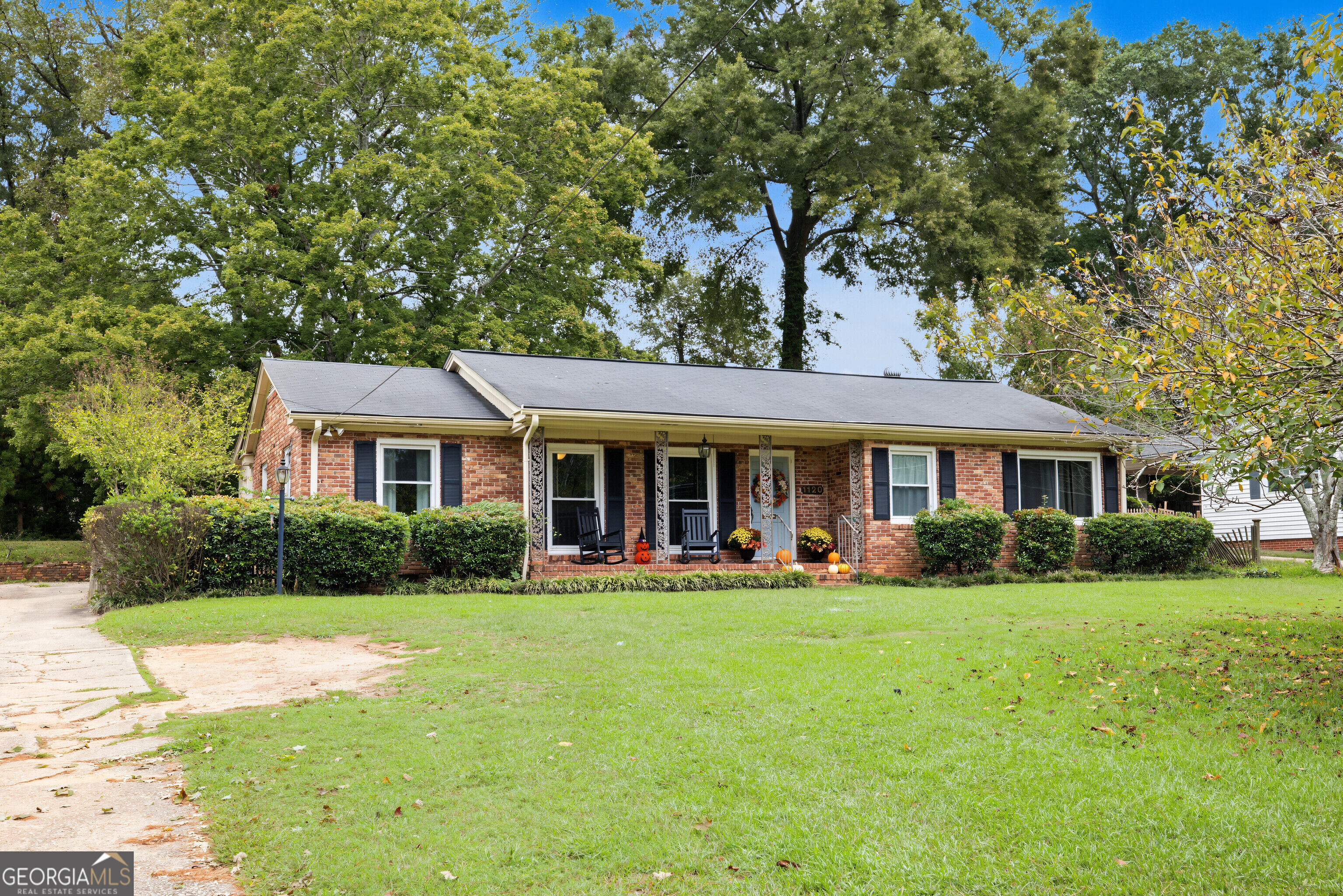 1120 Maple Drive Property Photo 2