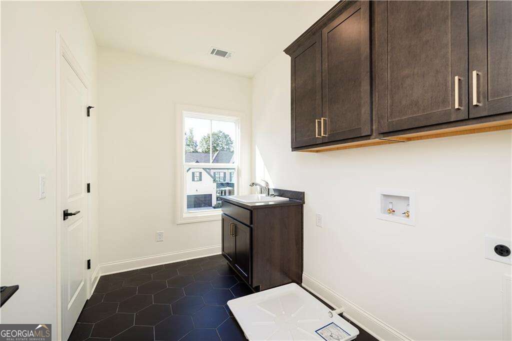 2081 Freestone Way Property Photo 33