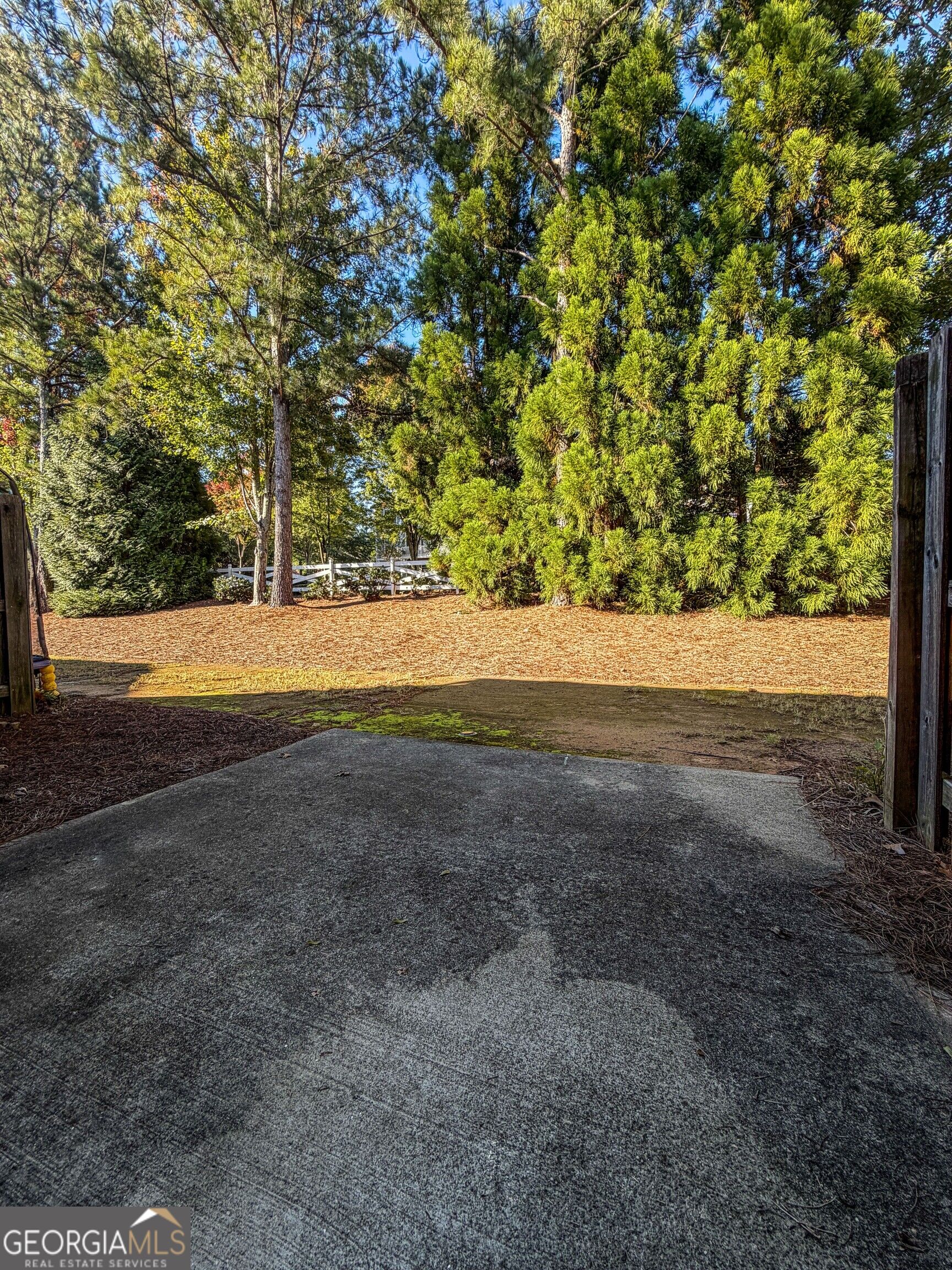 2077 Lakeshore Overlook Drive Property Photo 2