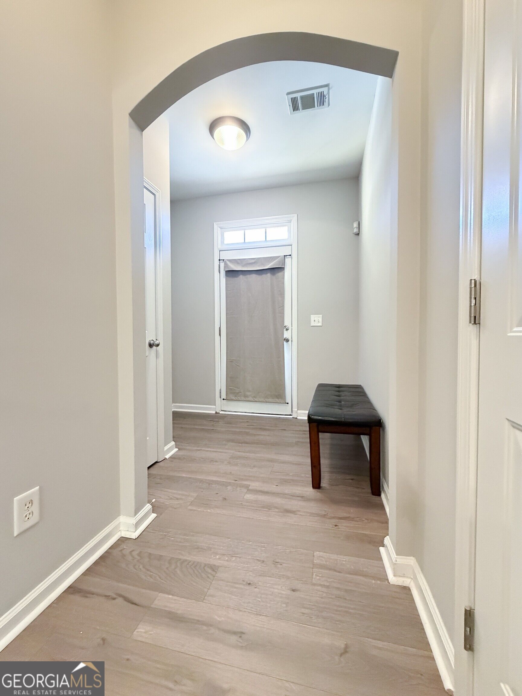 2077 Lakeshore Overlook Drive Property Photo 4