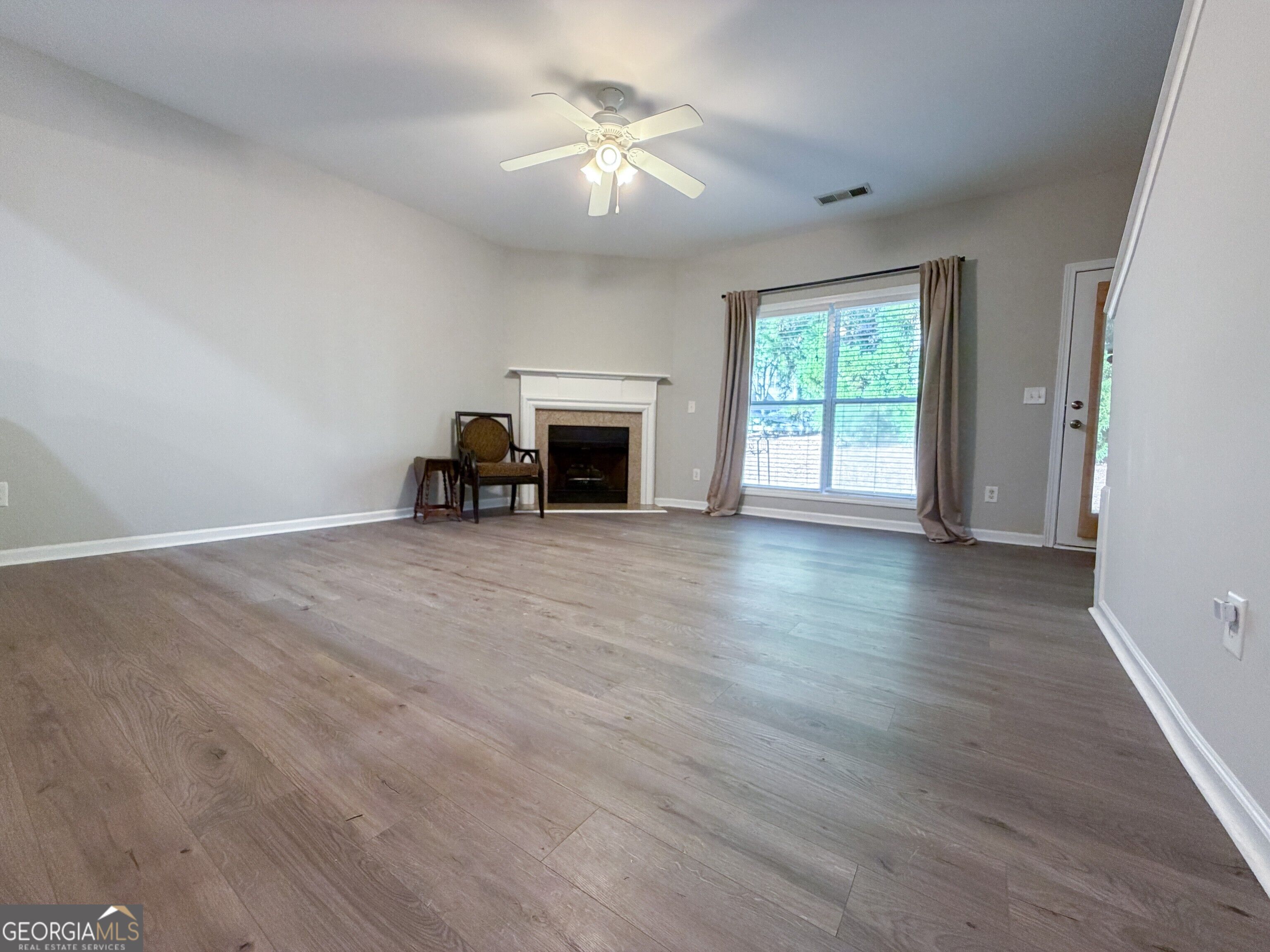 2077 Lakeshore Overlook Drive Property Photo 5