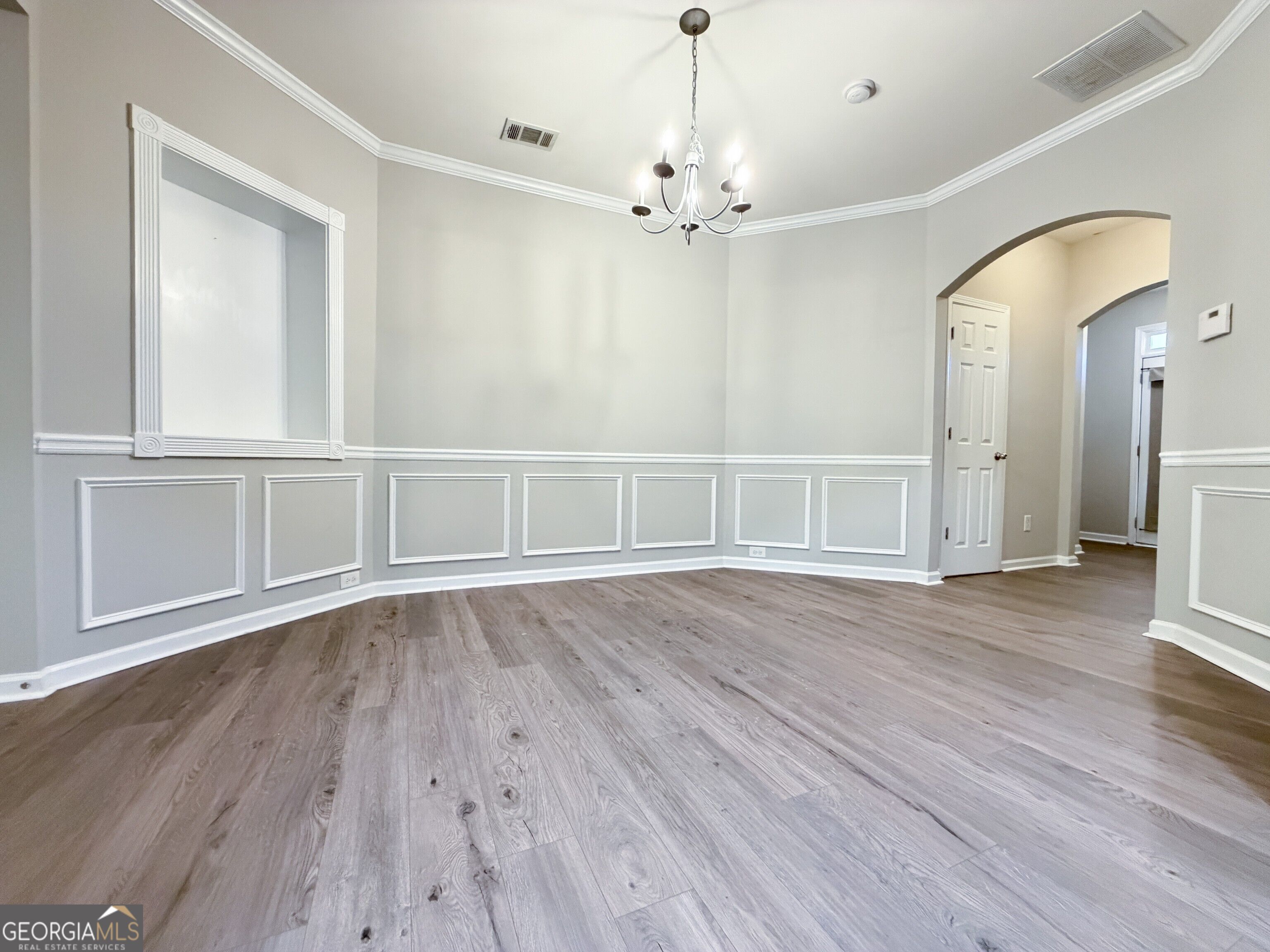 2077 Lakeshore Overlook Drive Property Photo 8