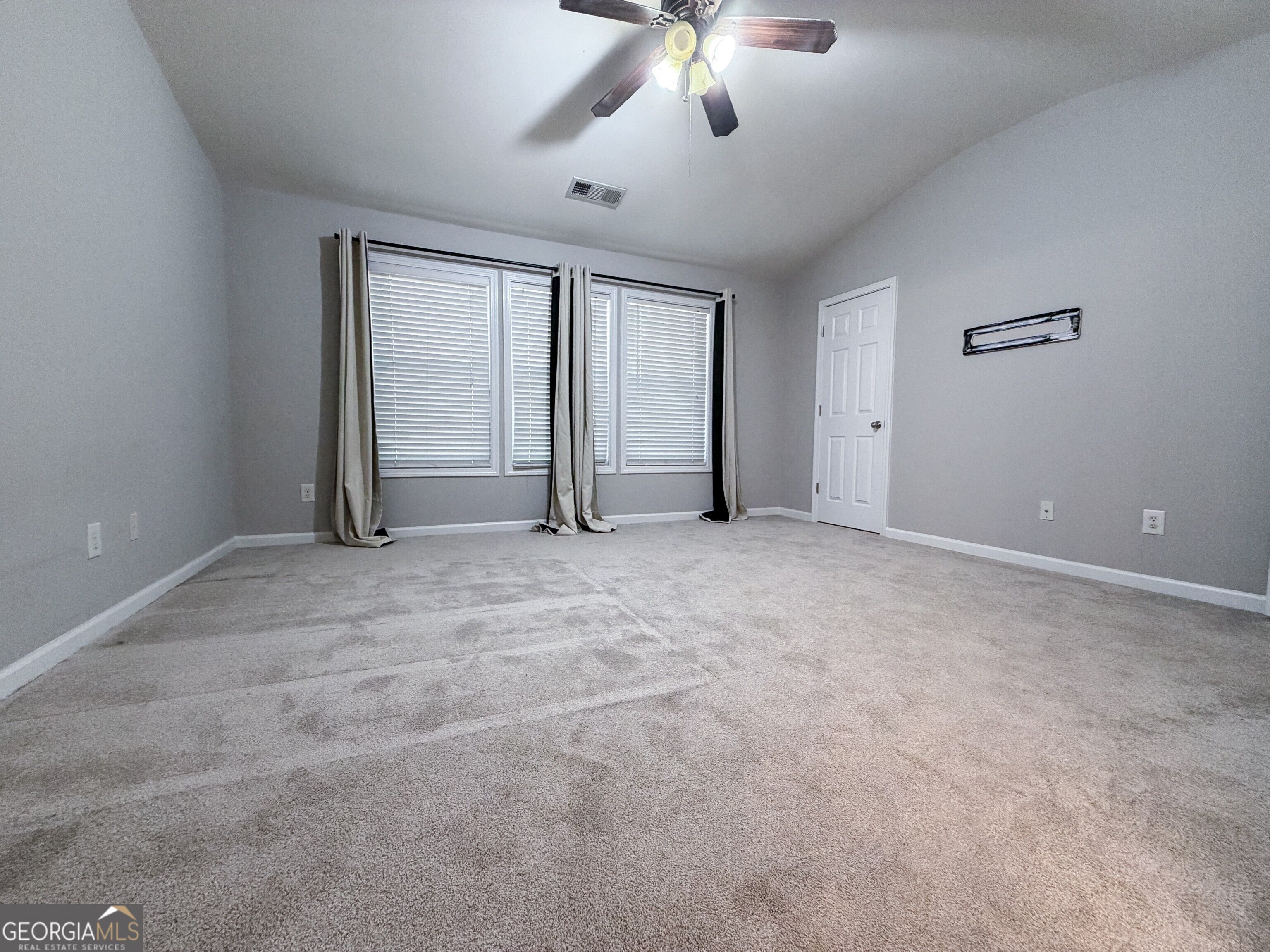 2077 Lakeshore Overlook Drive Property Photo 12