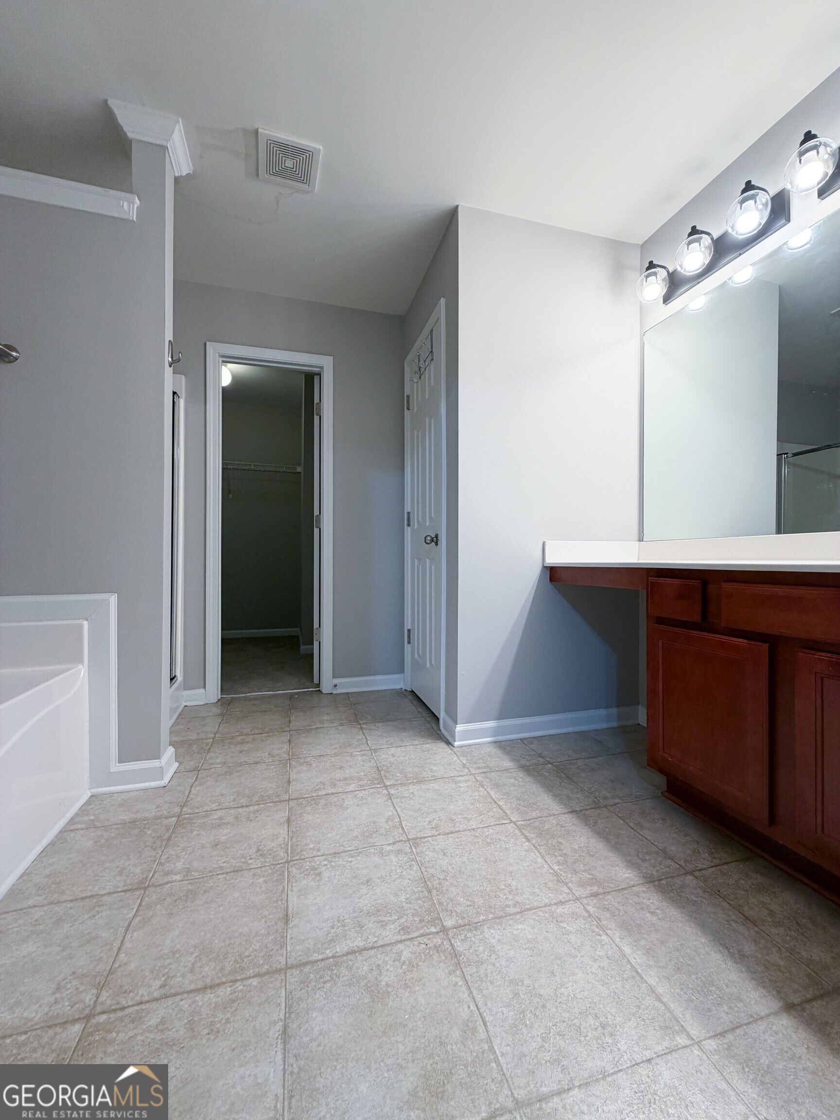 2077 Lakeshore Overlook Drive Property Photo 13