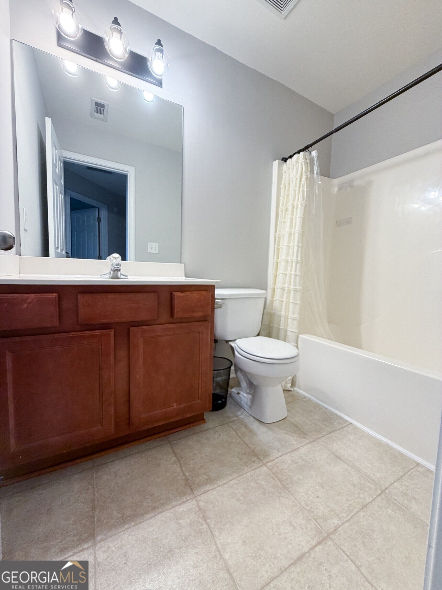 2077 Lakeshore Overlook Drive Property Photo 16