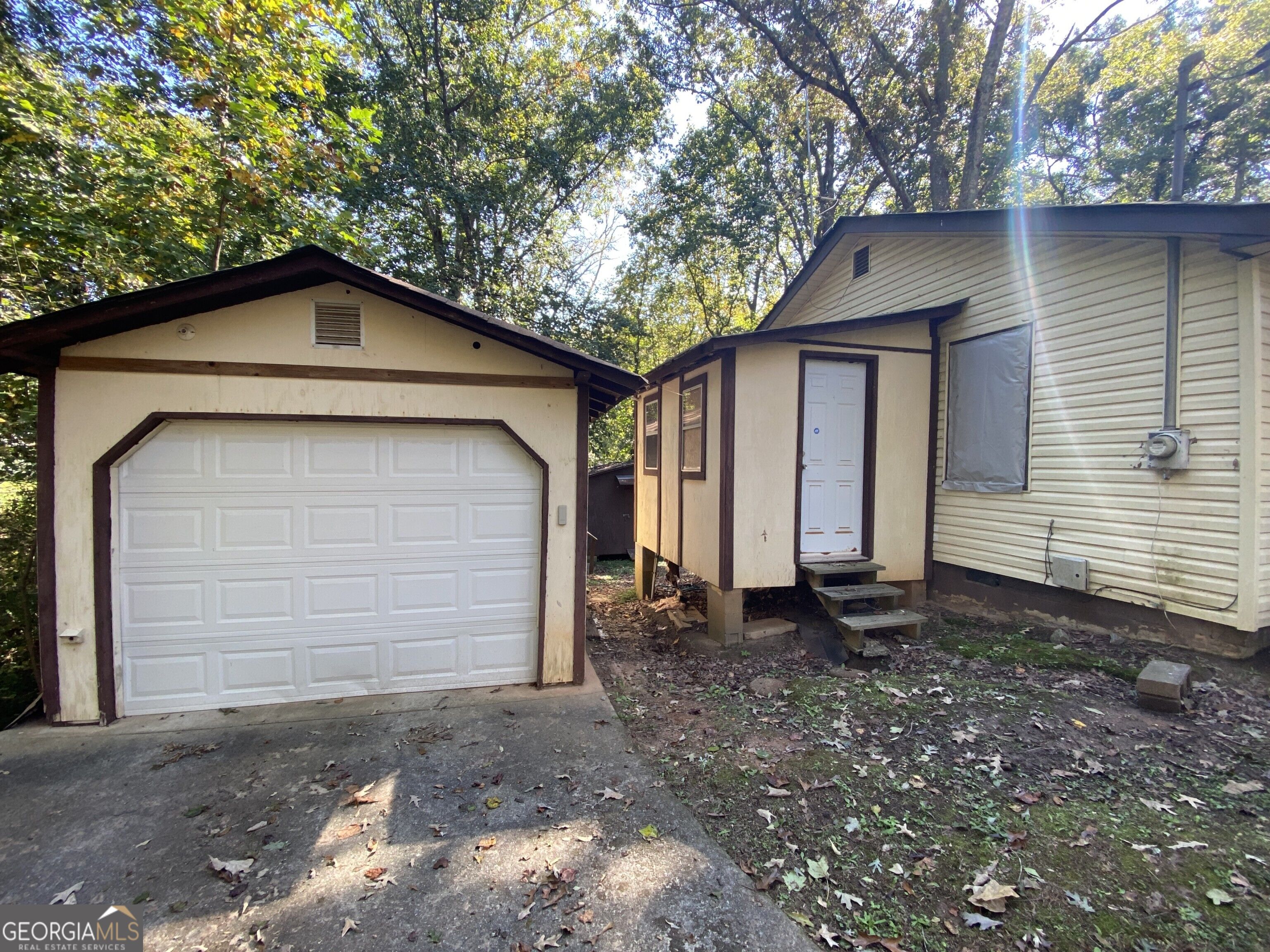 1297 Railroad Avenue Property Photo 4