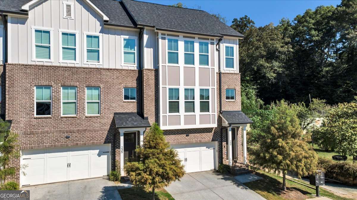 237 W Marietta Street Property Photo 2