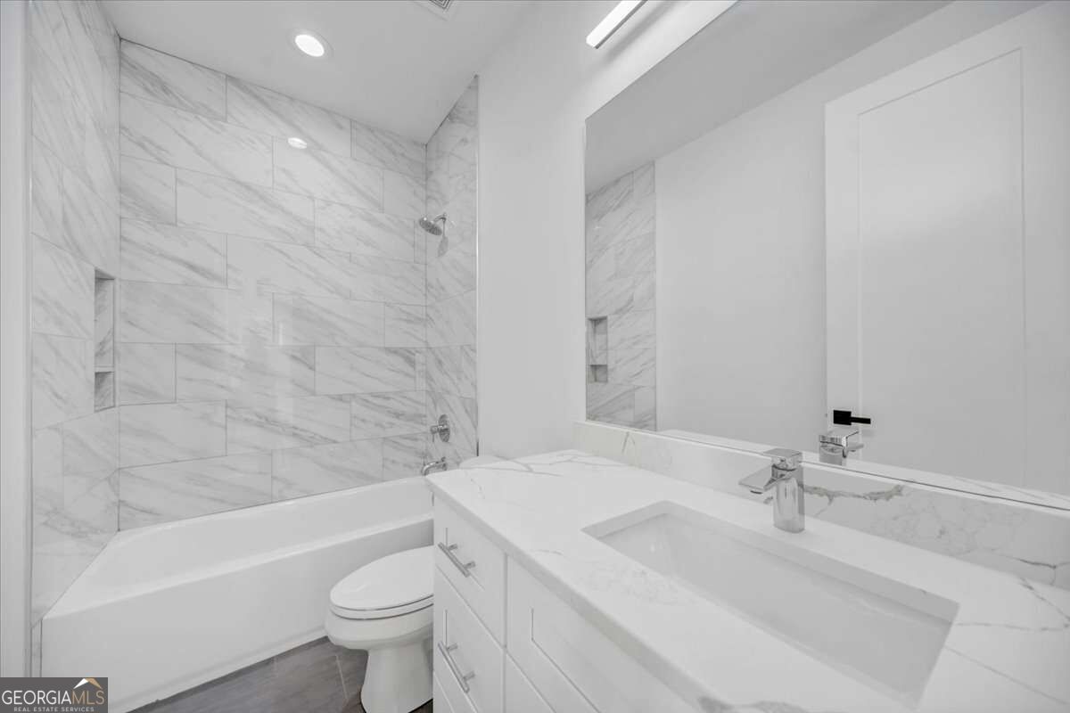 237 W Marietta Street Property Photo 32