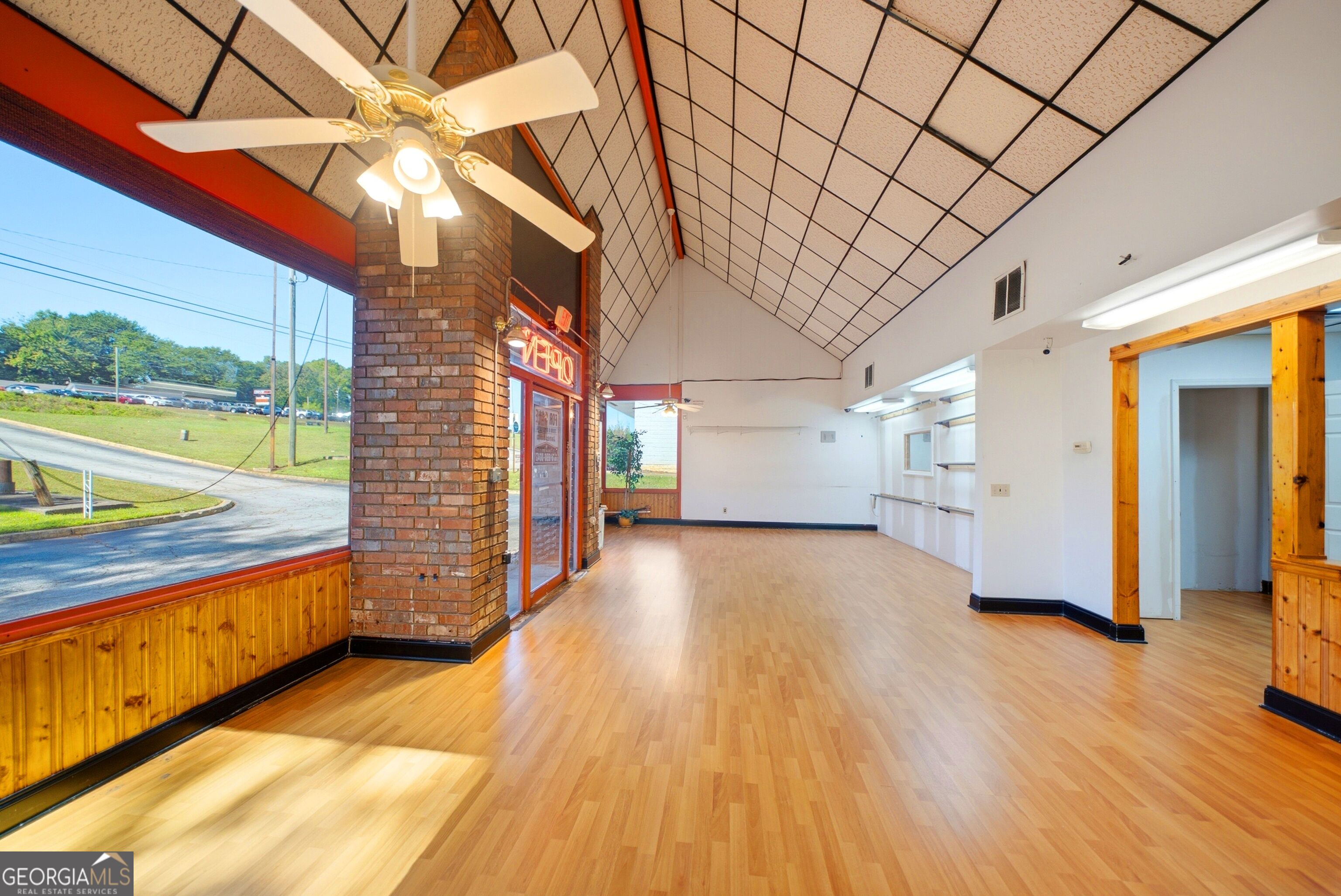 2289 S Cobb Drive Se Property Photo 4