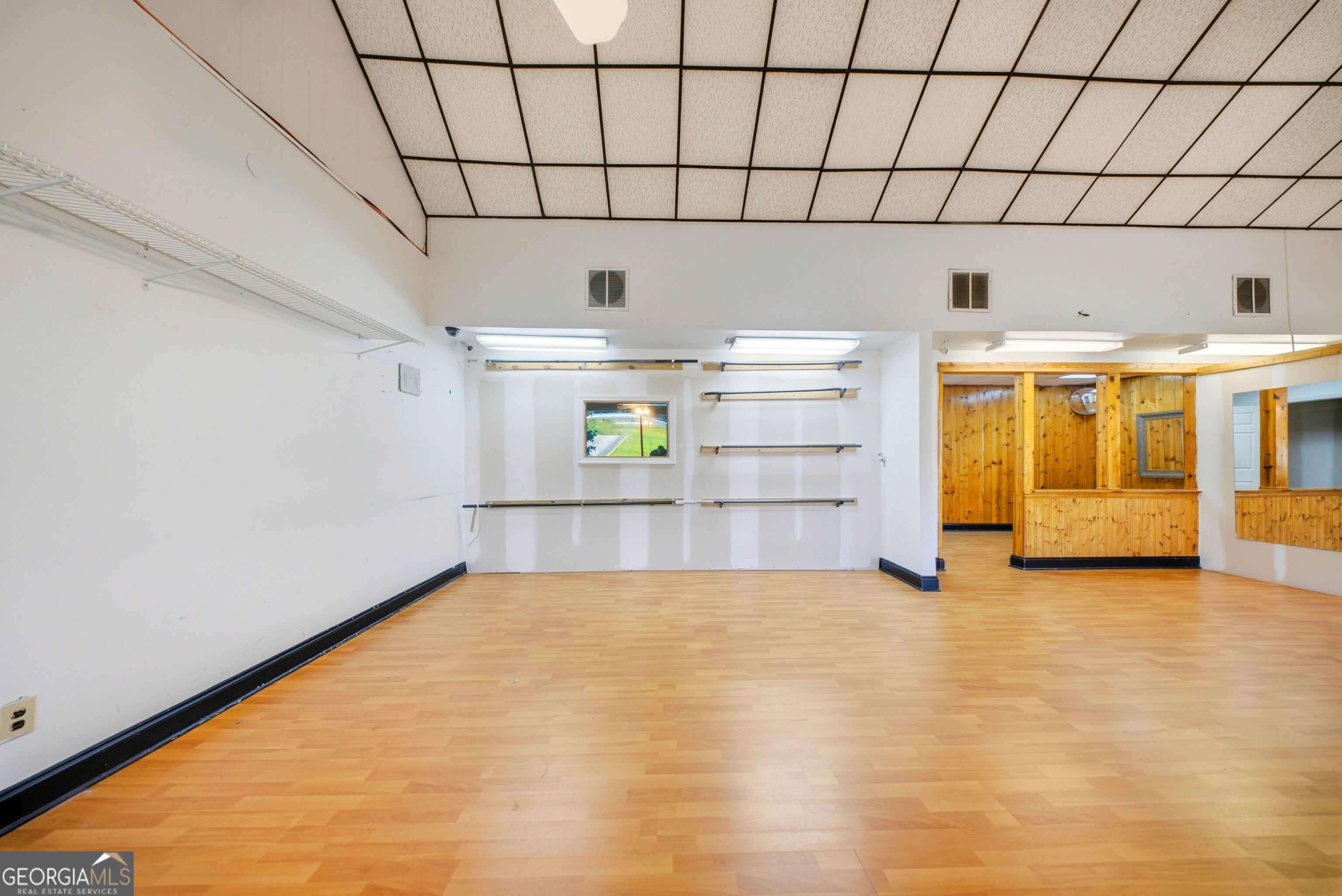 2289 S Cobb Drive Se Property Photo 6