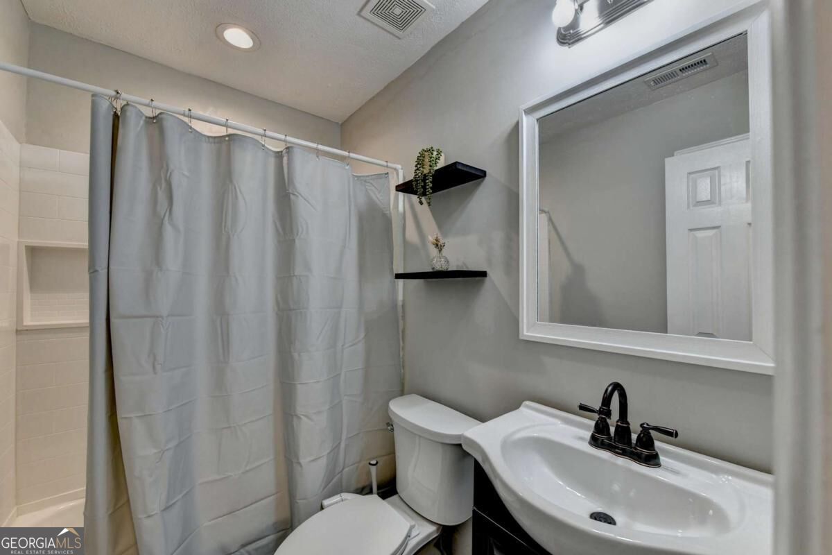 5295 Hillcrest Glenn Drive Property Photo 32