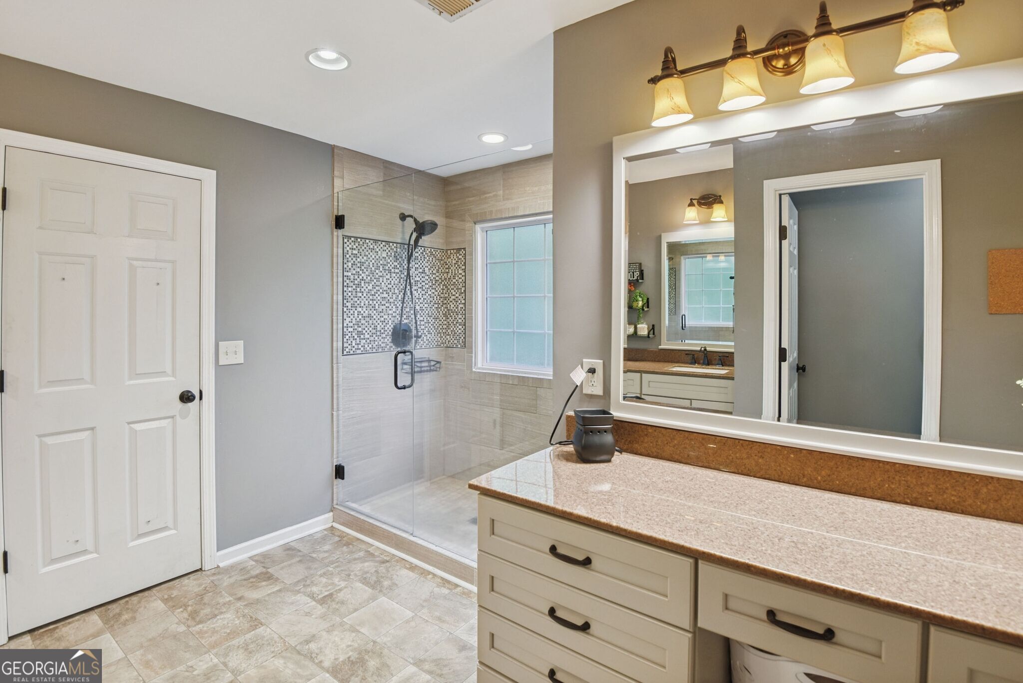120 Hollow Springs Drive Property Photo 25